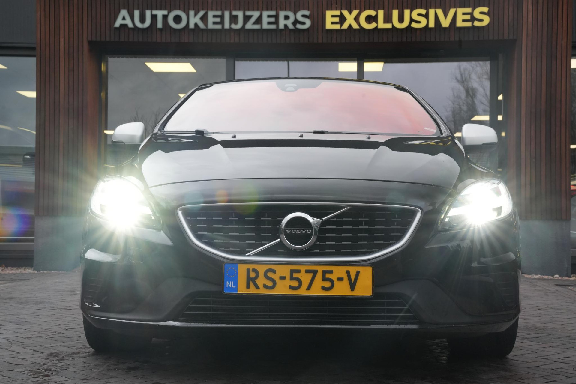 Volvo V40 2.0 T4 Business Sport 2018 717 onyx black metallic 3