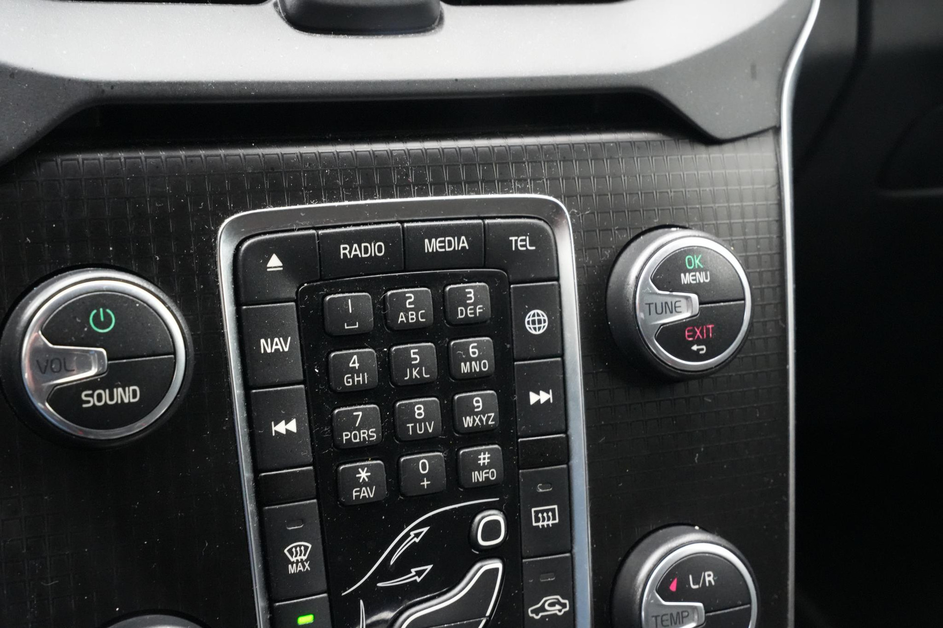 Volvo V40 2.0 T4 Business Sport 2018 717 onyx black metallic 32