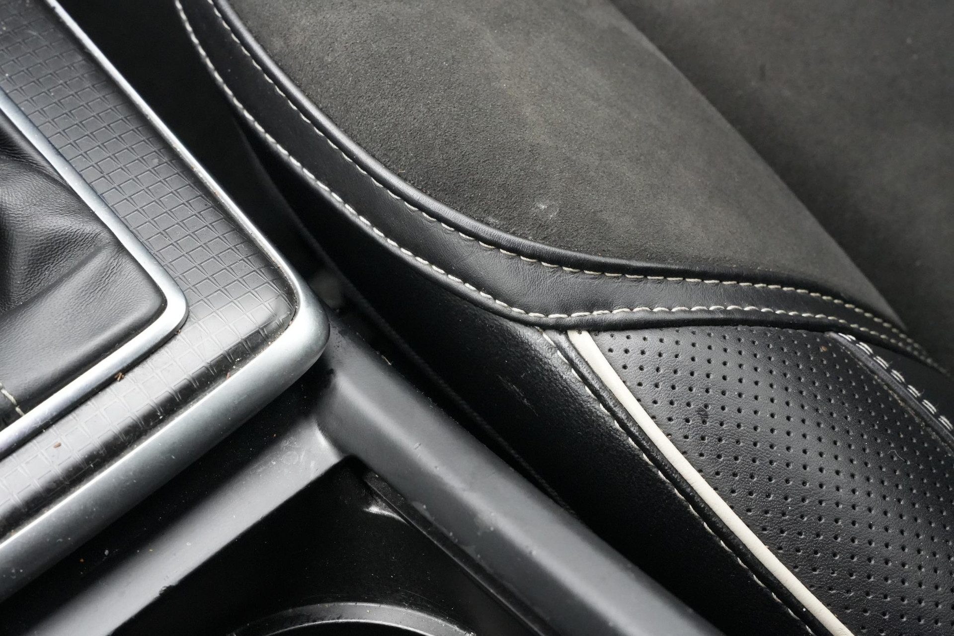 Volvo V40 2.0 T4 Business Sport 2018 717 onyx black metallic 36