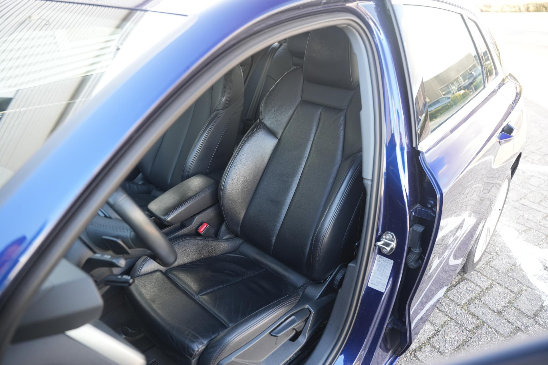 Audi A3 Sportback 35 TFSI Business edition 2020 Navarrablauw metallic 4