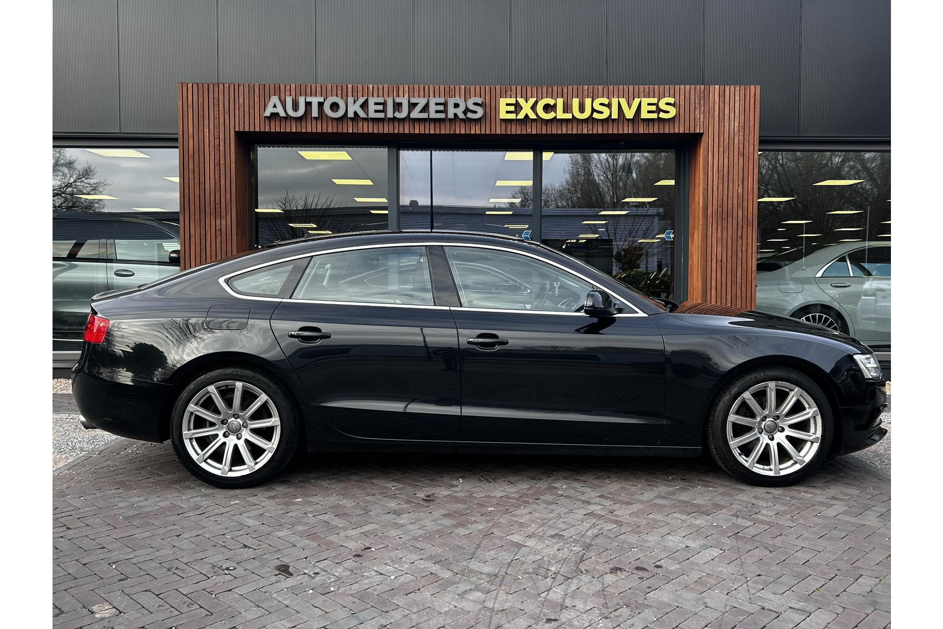 Audi A5 Sportback 1.8 TFSI Business Edition 2013 Phantomzwart pareleffect 17
