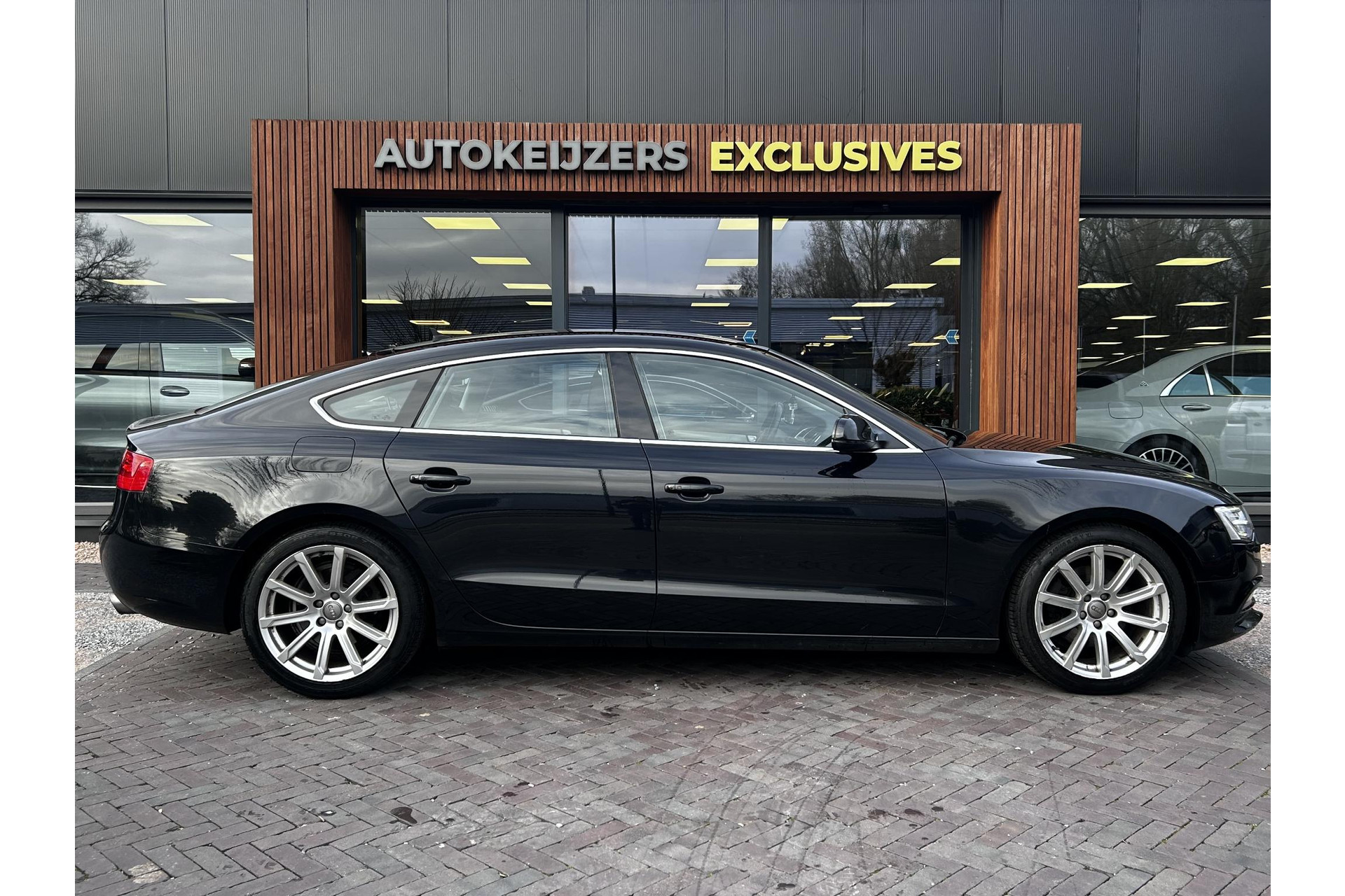 Audi A5 Sportback 1.8 TFSI Business Edition 2013 Phantomzwart pareleffect 23