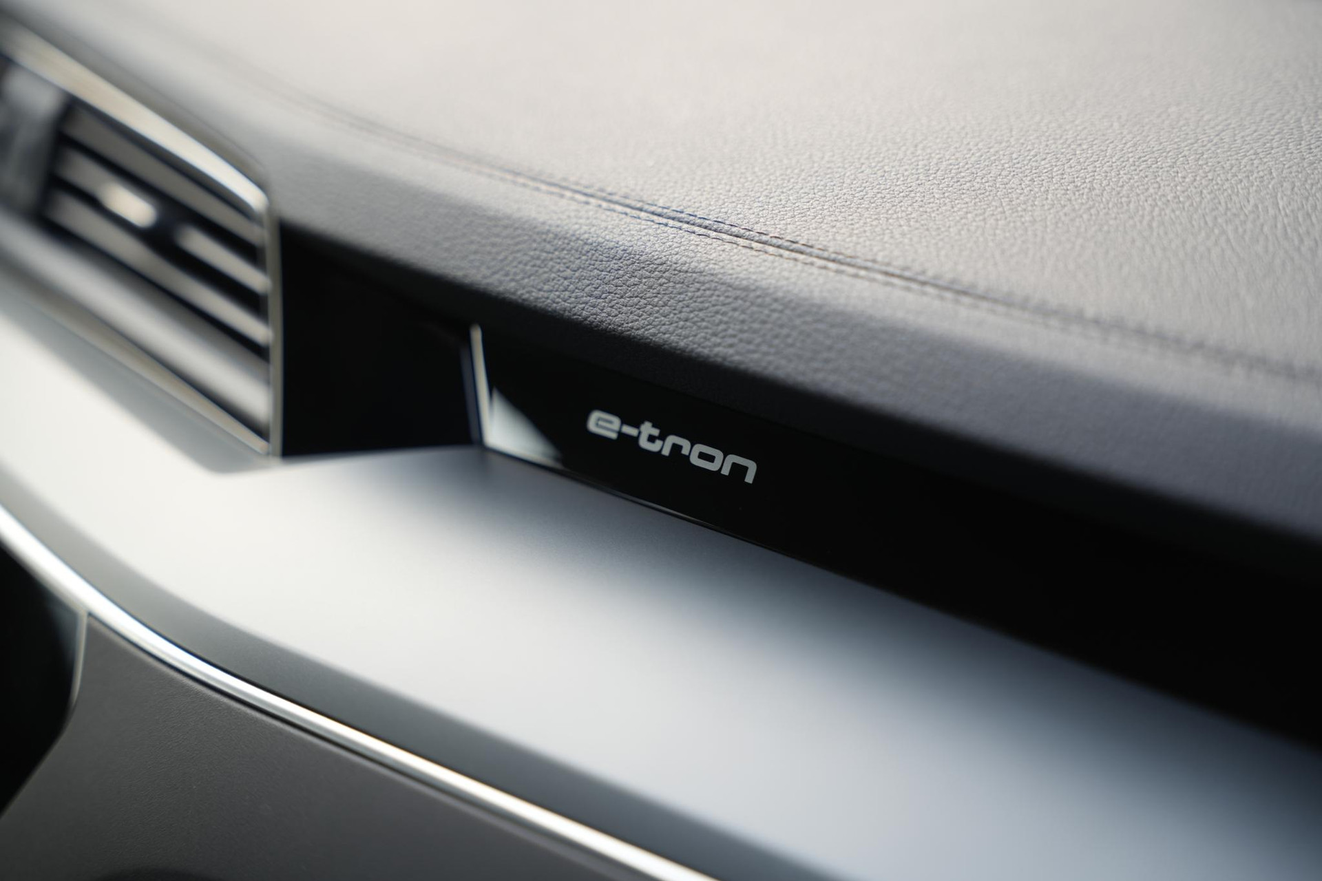 Audi e-tron 55 quattro edition 95 kWh 2020 Briljantzwart 15