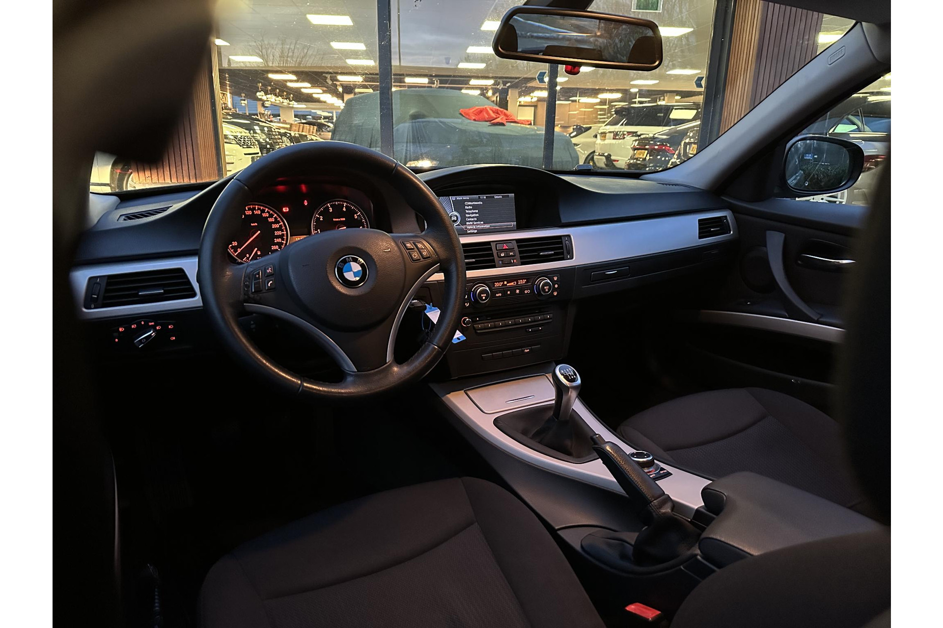 BMW 3 Serie Touring 316i Business Line 2010 Saphirschwarz metallic 2