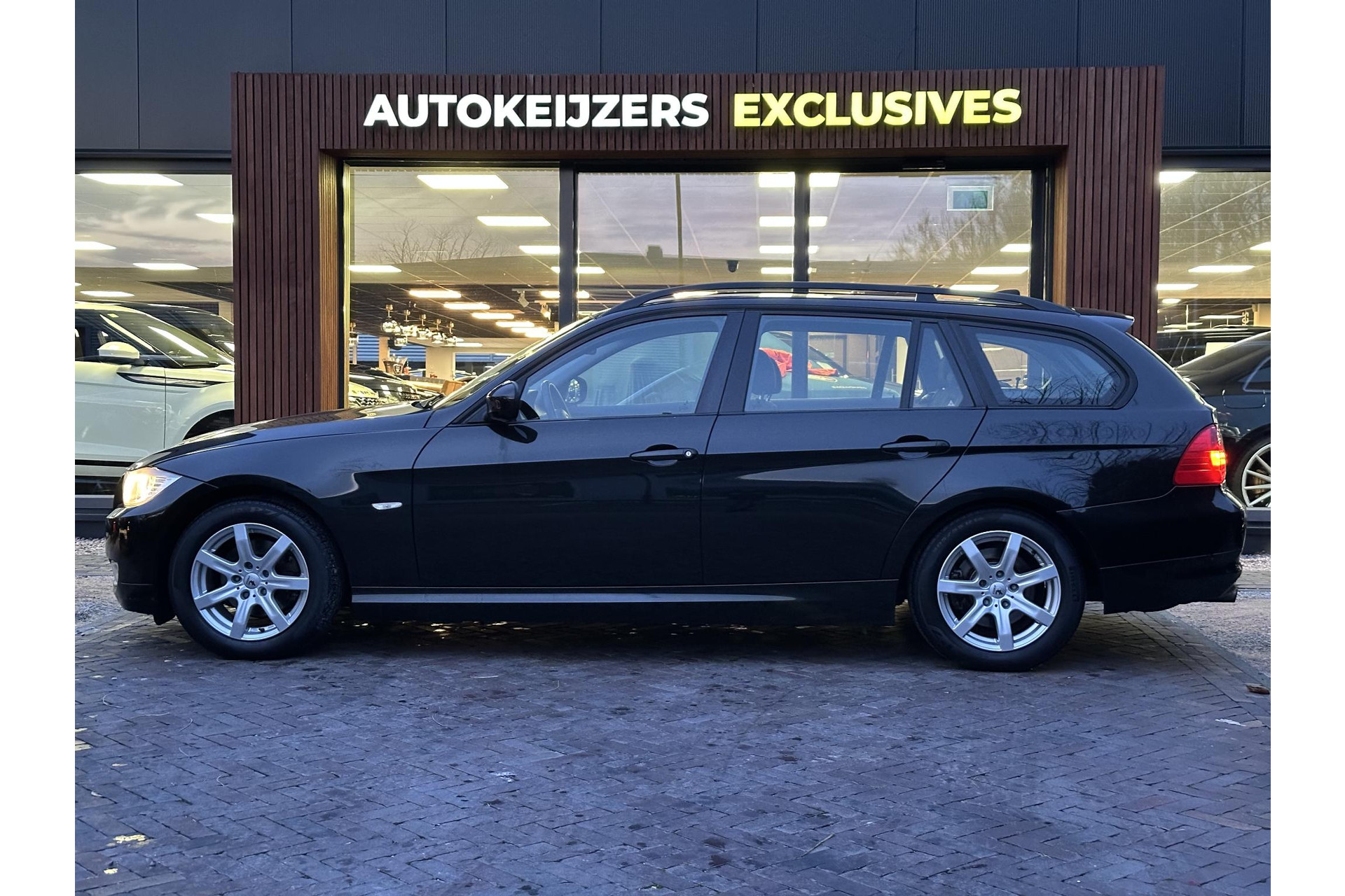 BMW 3 Serie Touring 316i Business Line 2010 Saphirschwarz metallic 5