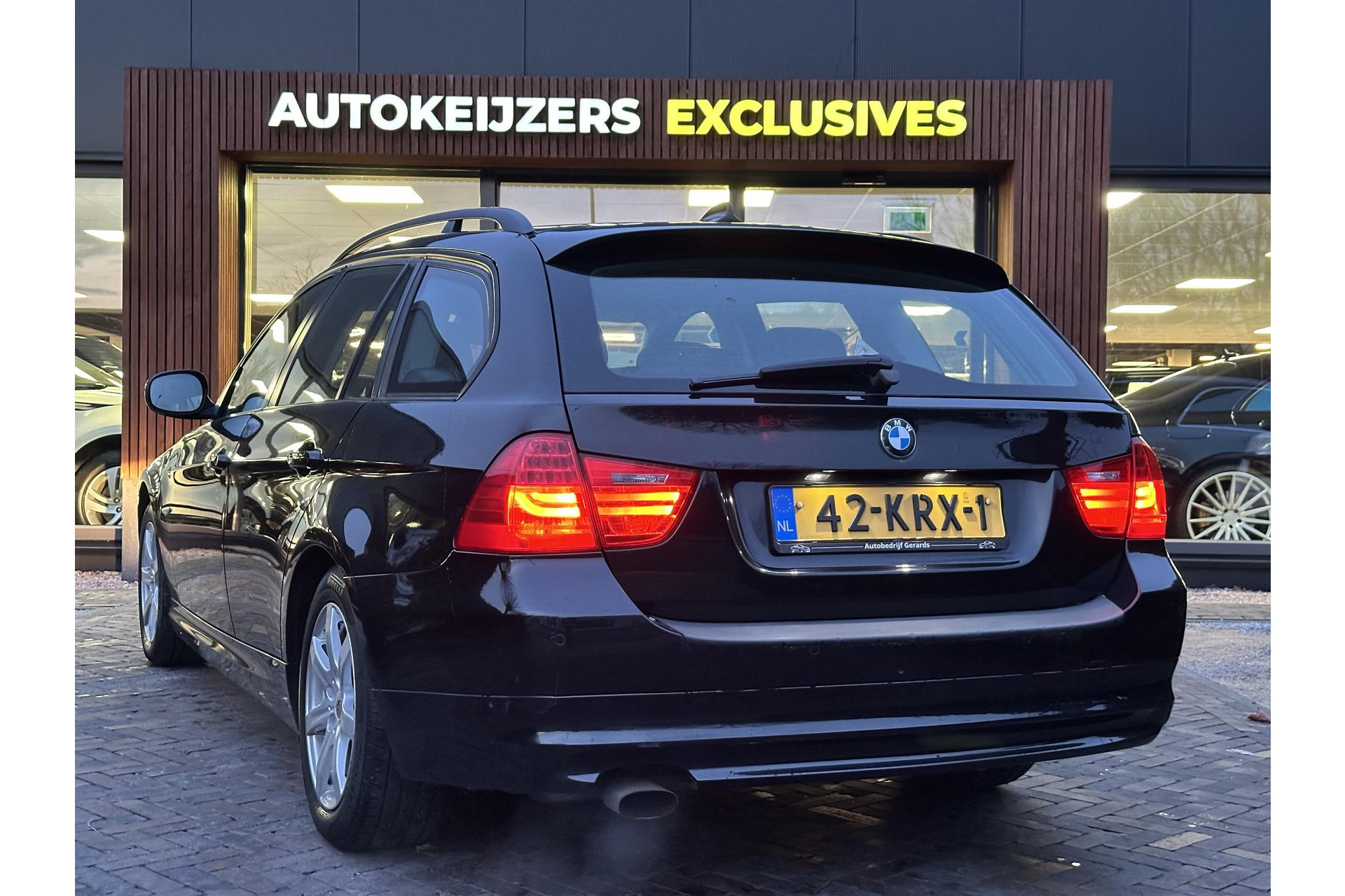 BMW 3 Serie Touring 316i Business Line 2010 Saphirschwarz metallic 7
