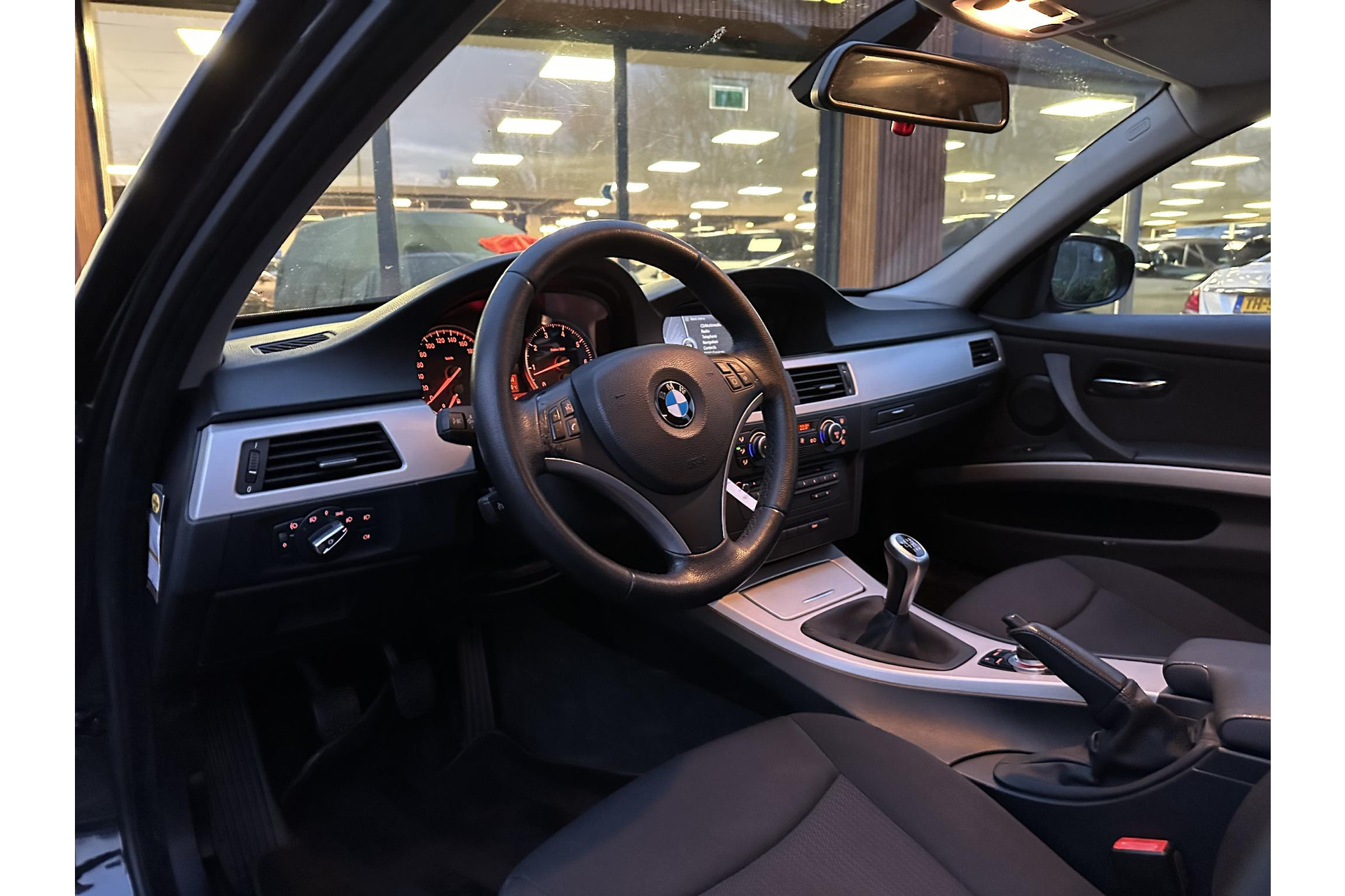 BMW 3 Serie Touring 316i Business Line 2010 Saphirschwarz metallic 8