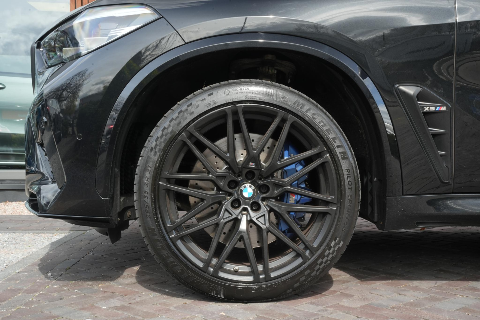 BMW X5 M 2020 BLACK SAPPHIRE METALLIC (475) 11