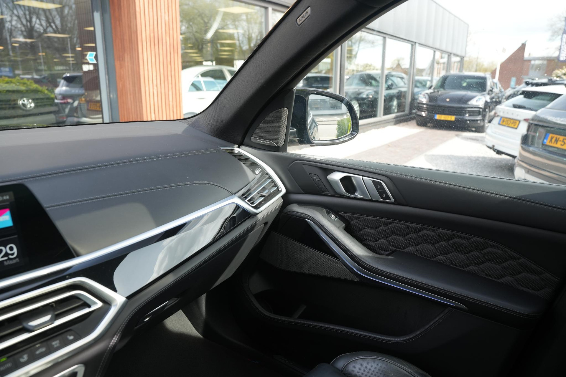 BMW X5 M 2020 BLACK SAPPHIRE METALLIC (475) 37