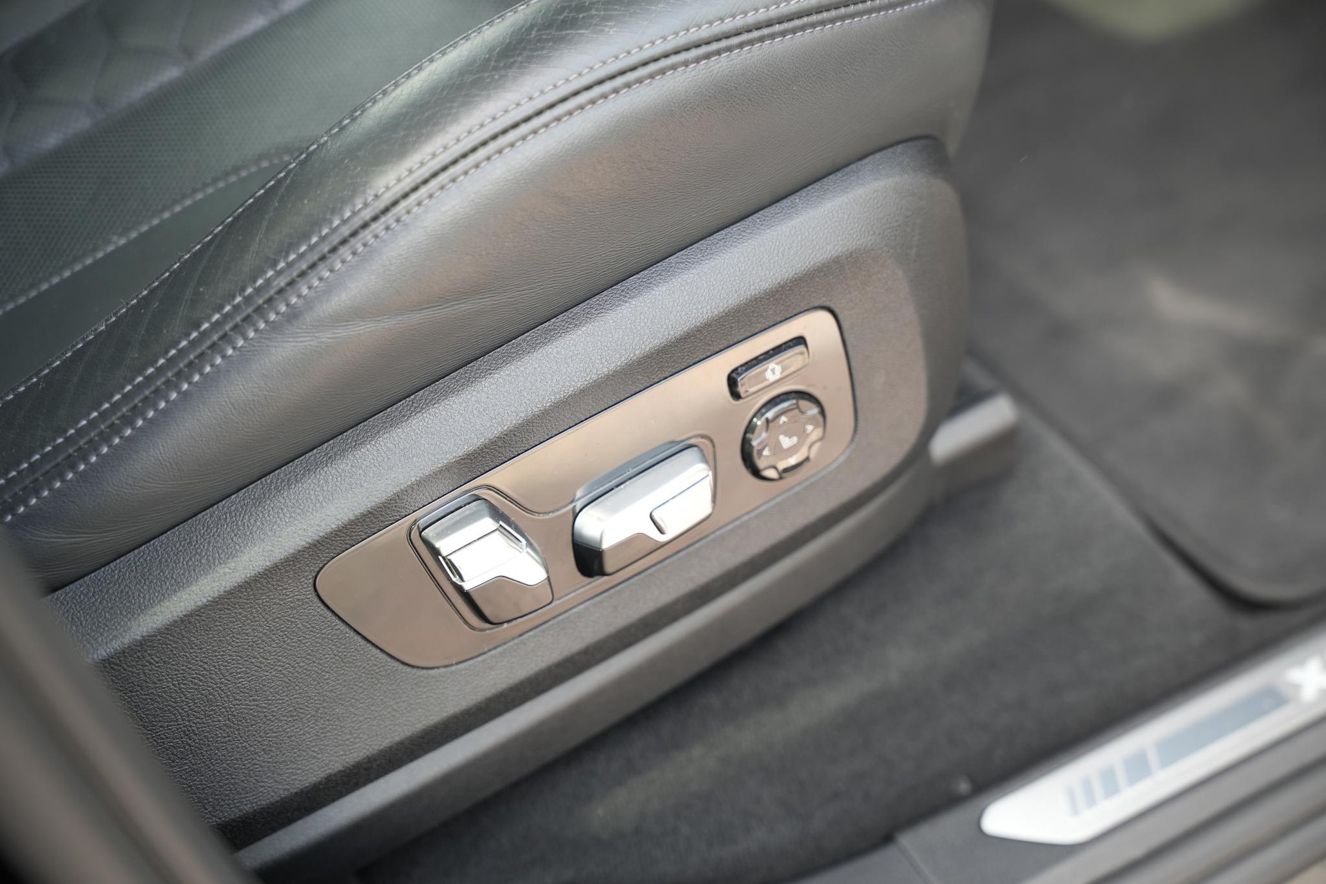 BMW X5 M 2020 BLACK SAPPHIRE METALLIC (475) 44