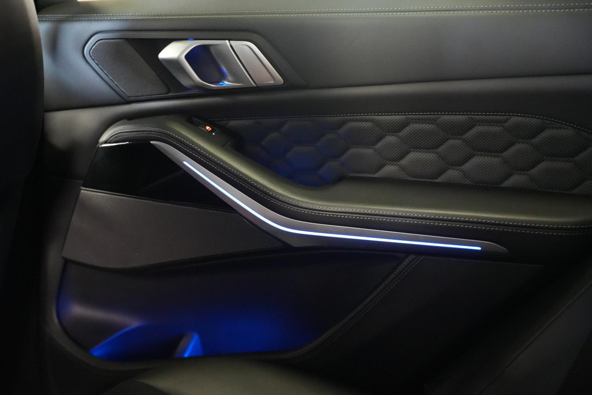 BMW X5 M 2020 BLACK SAPPHIRE METALLIC (475) 46