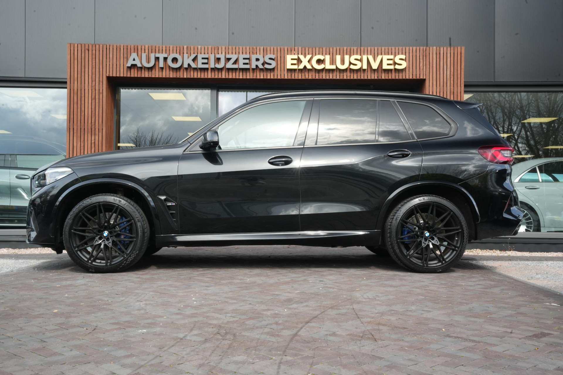 BMW X5 M 2020 BLACK SAPPHIRE METALLIC (475) 5