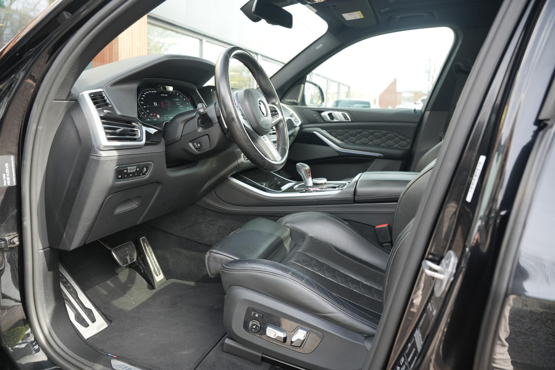 BMW X5 M 2020 BLACK SAPPHIRE METALLIC (475) 6