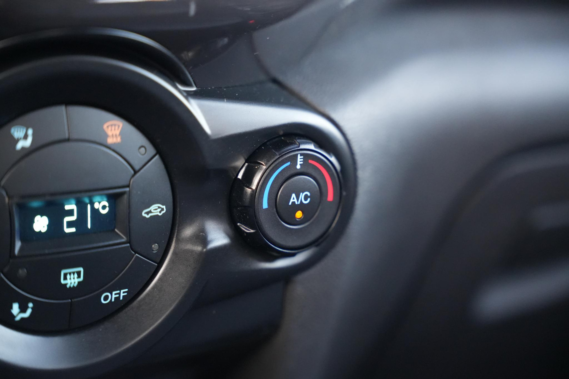 Ford EcoSport 1.0 EcoBoost Titanium 2015 Diamond White # 2 (Pnzad) 31