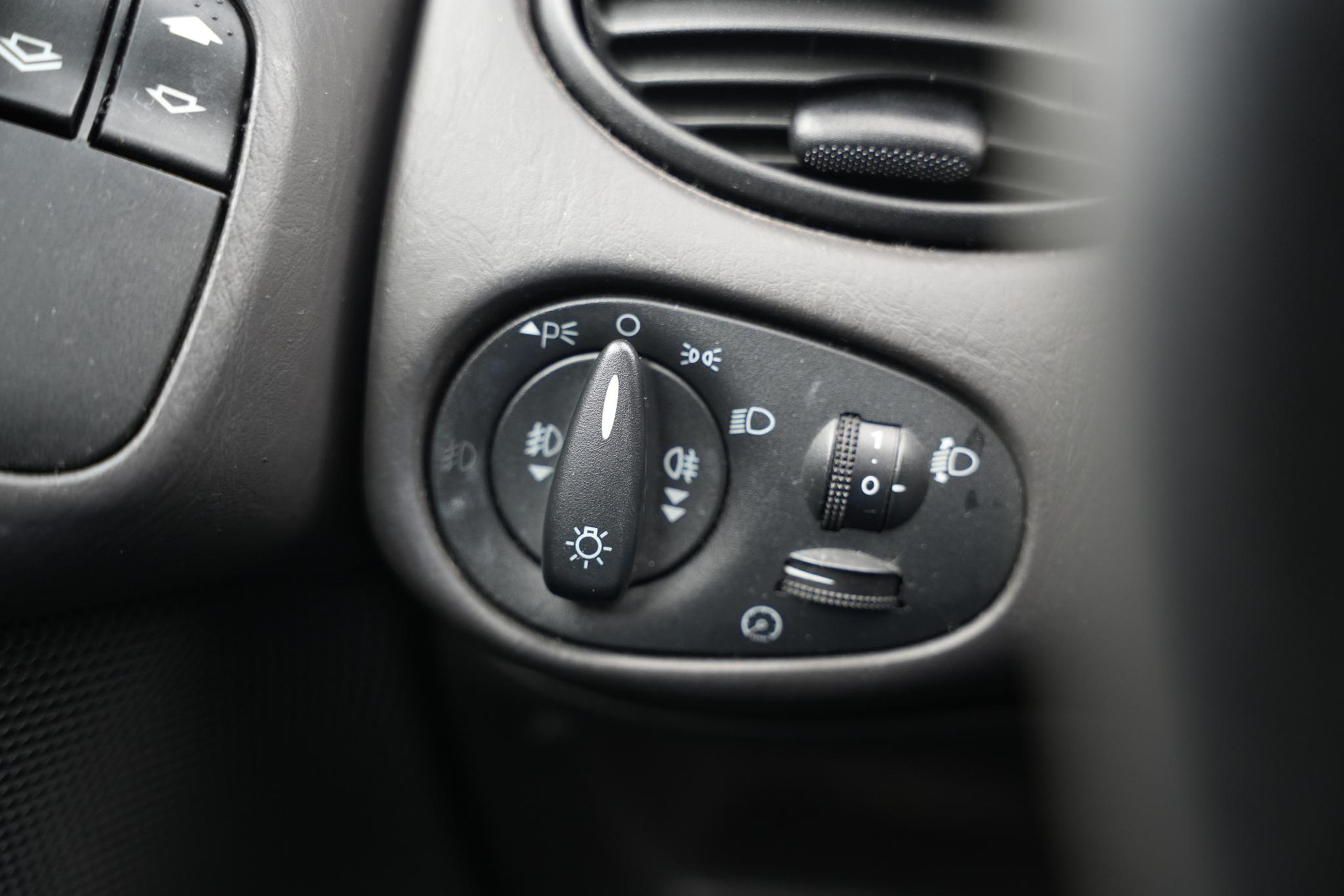 Ford Focus 1.6-16V Trend 2003  12