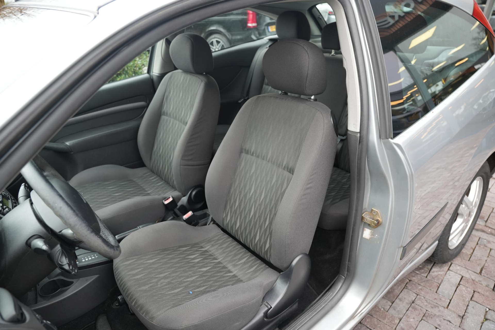 Ford Focus 1.6-16V Trend 2003  8