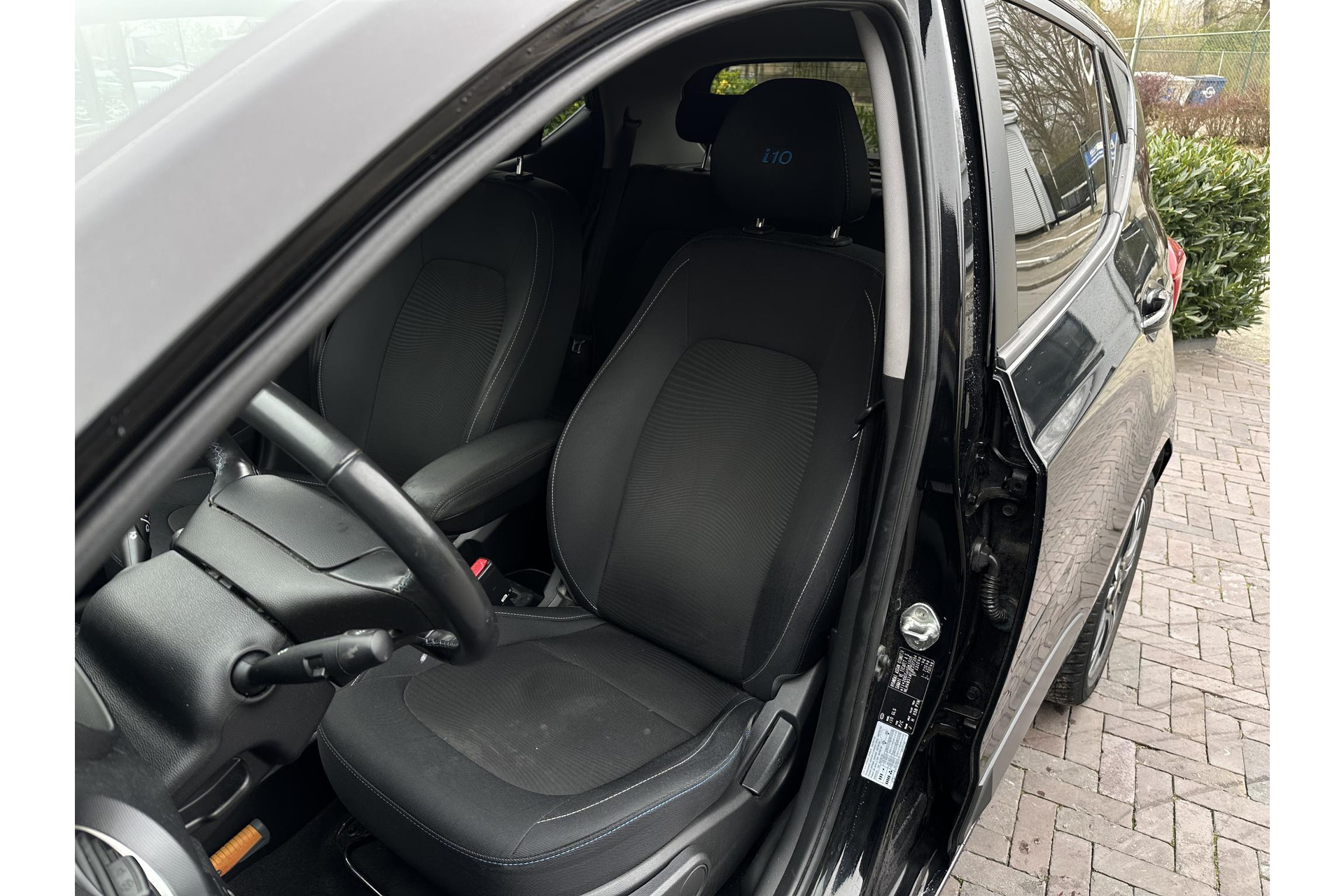 Hyundai i10 1.0i i-Motion Go! 2016 2016 Phantom Black (X5B) 10