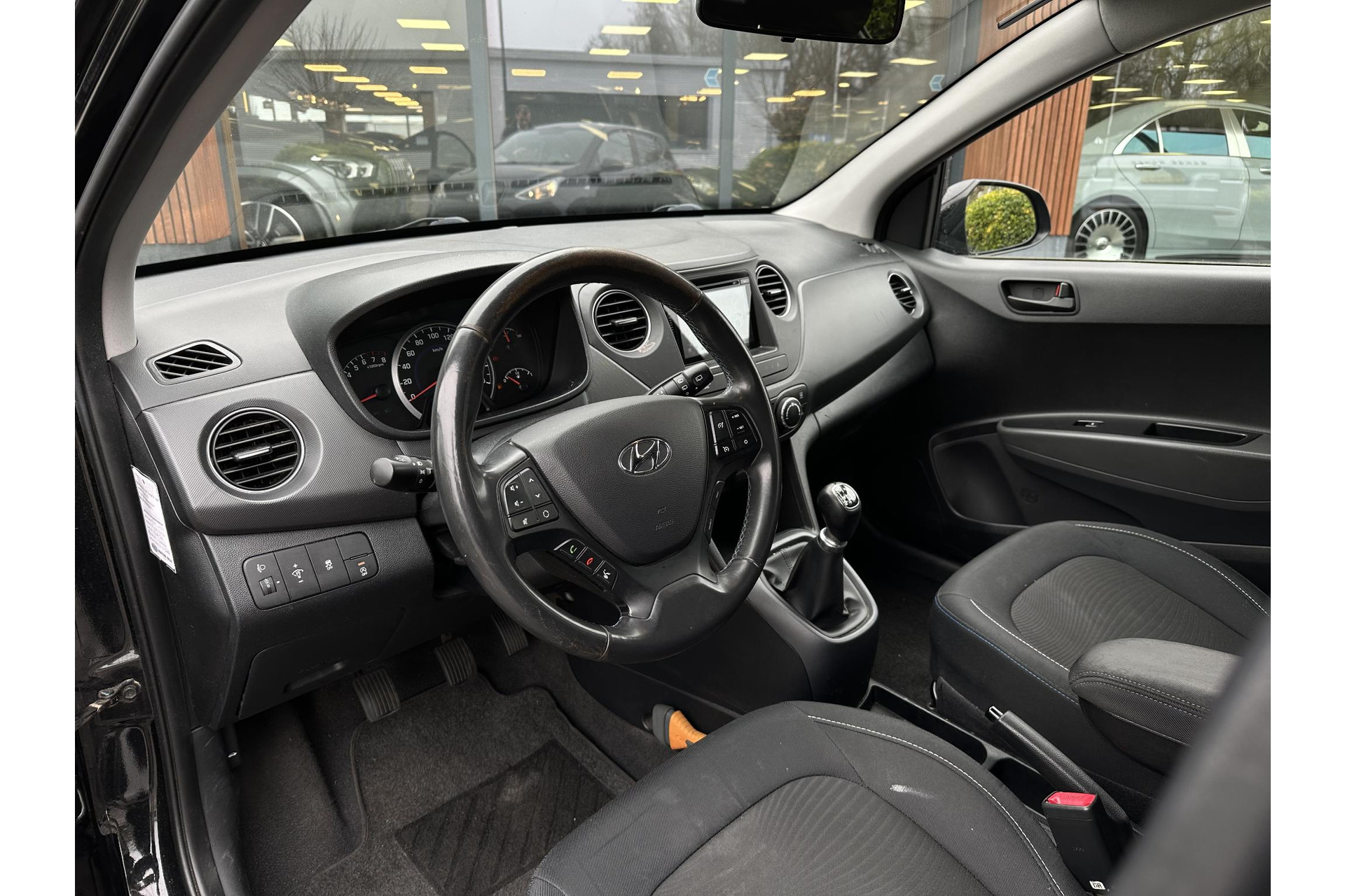 Hyundai i10 1.0i i-Motion Go! 2016 2016 Phantom Black (X5B) 11