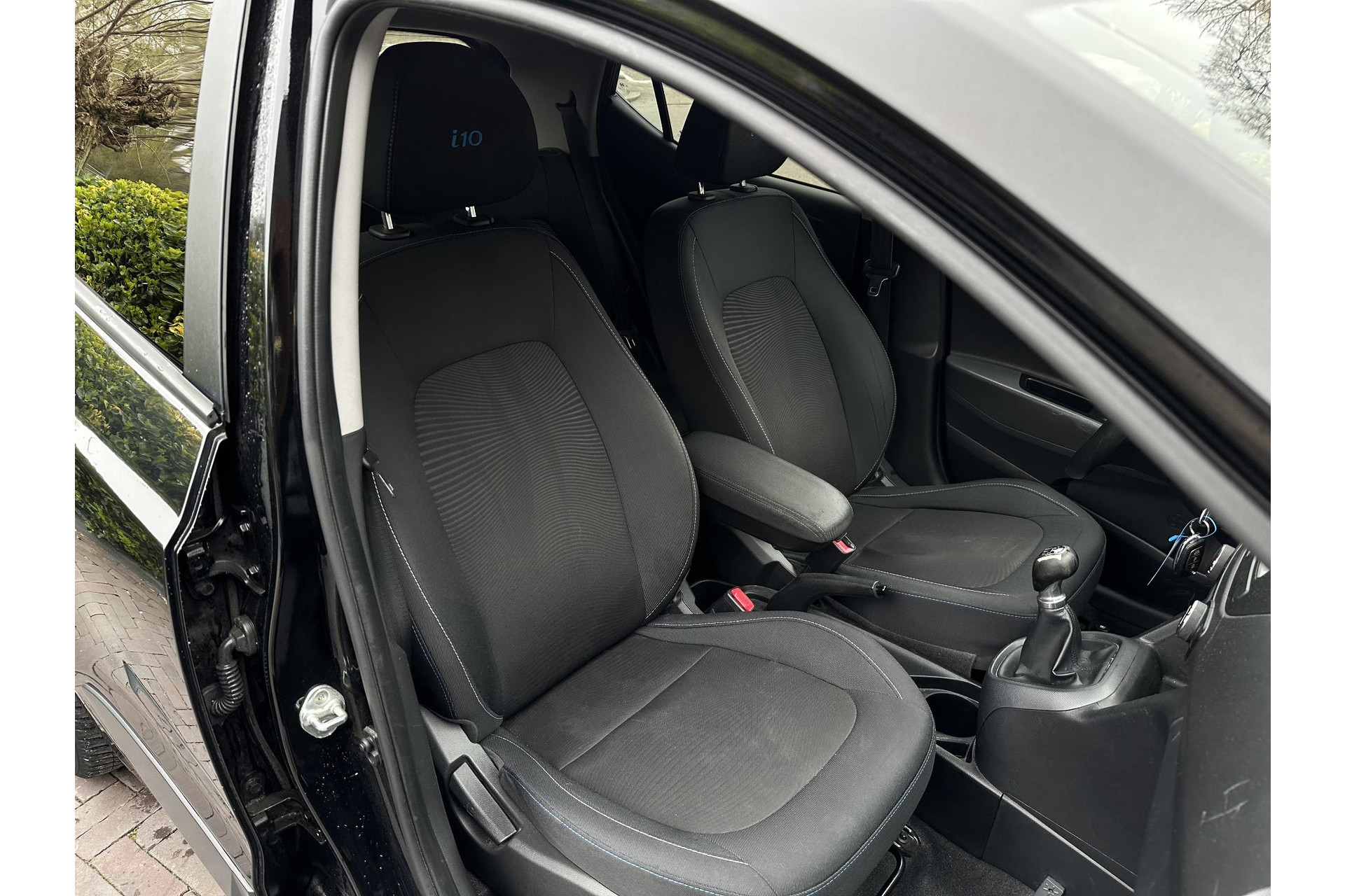 Hyundai i10 1.0i i-Motion Go! 2016 2016 Phantom Black (X5B) 14