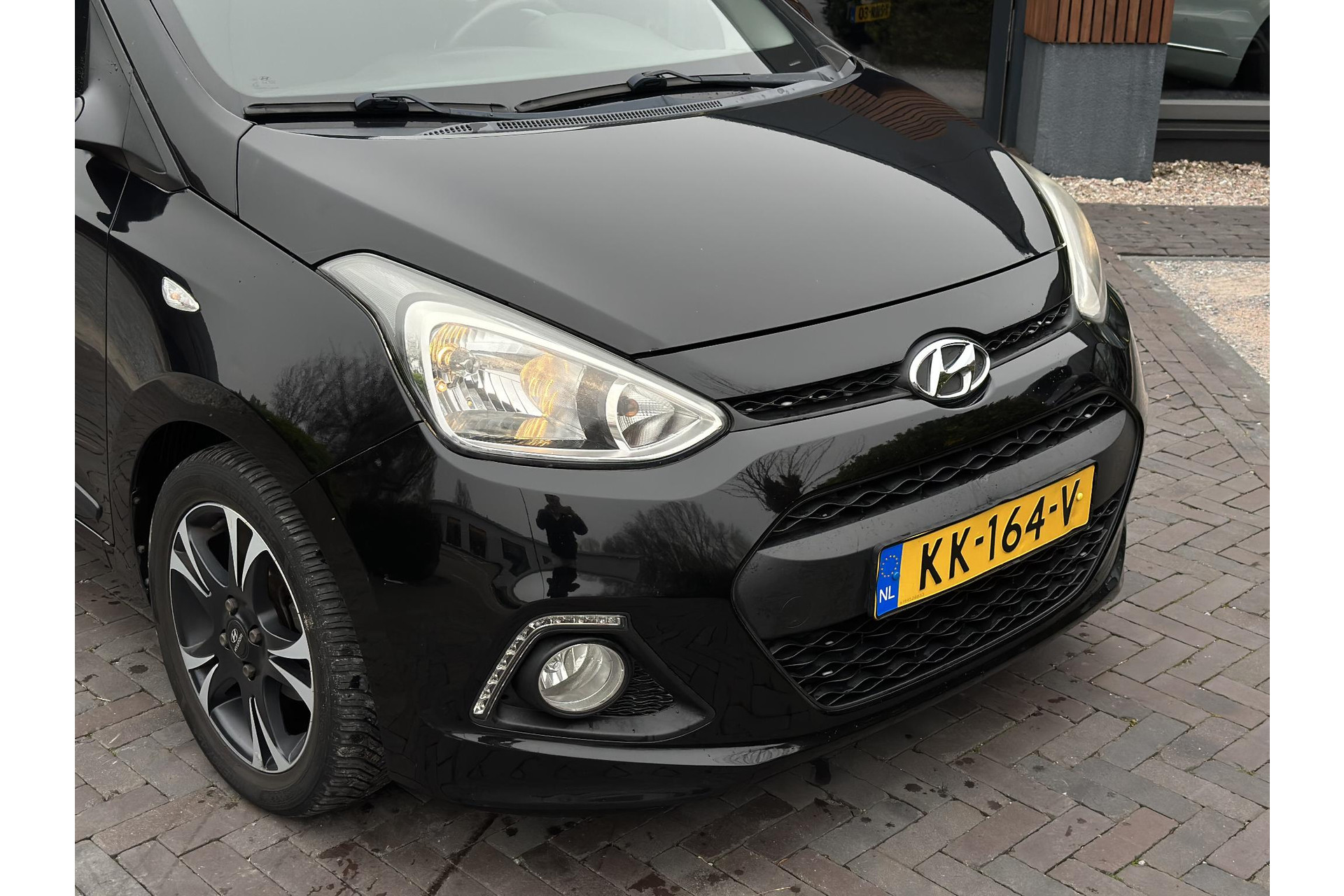 Hyundai i10 1.0i i-Motion Go! 2016 2016 Phantom Black (X5B) 2