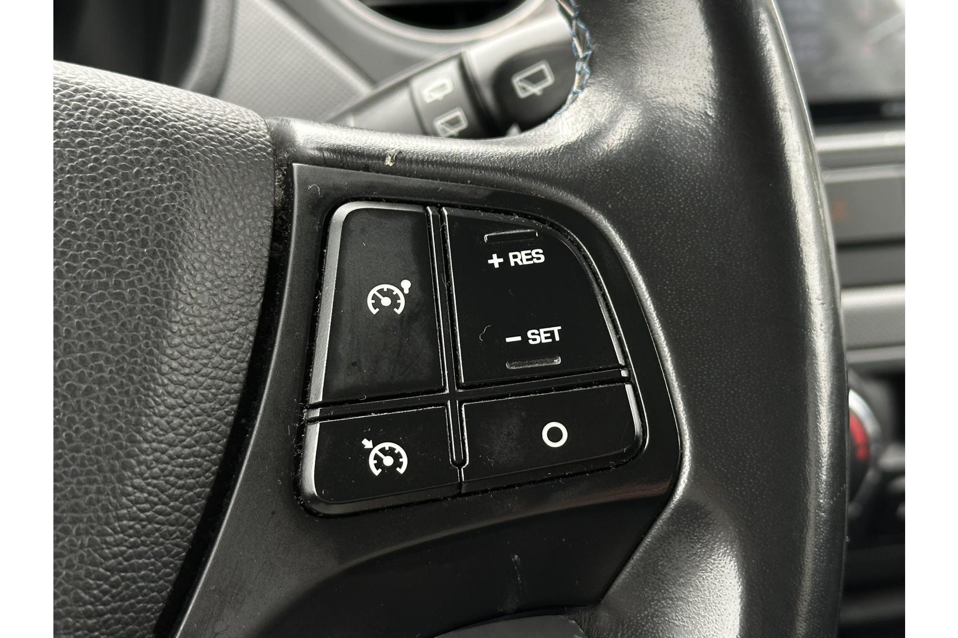 Hyundai i10 1.0i i-Motion Go! 2016 2016 Phantom Black (X5B) 20