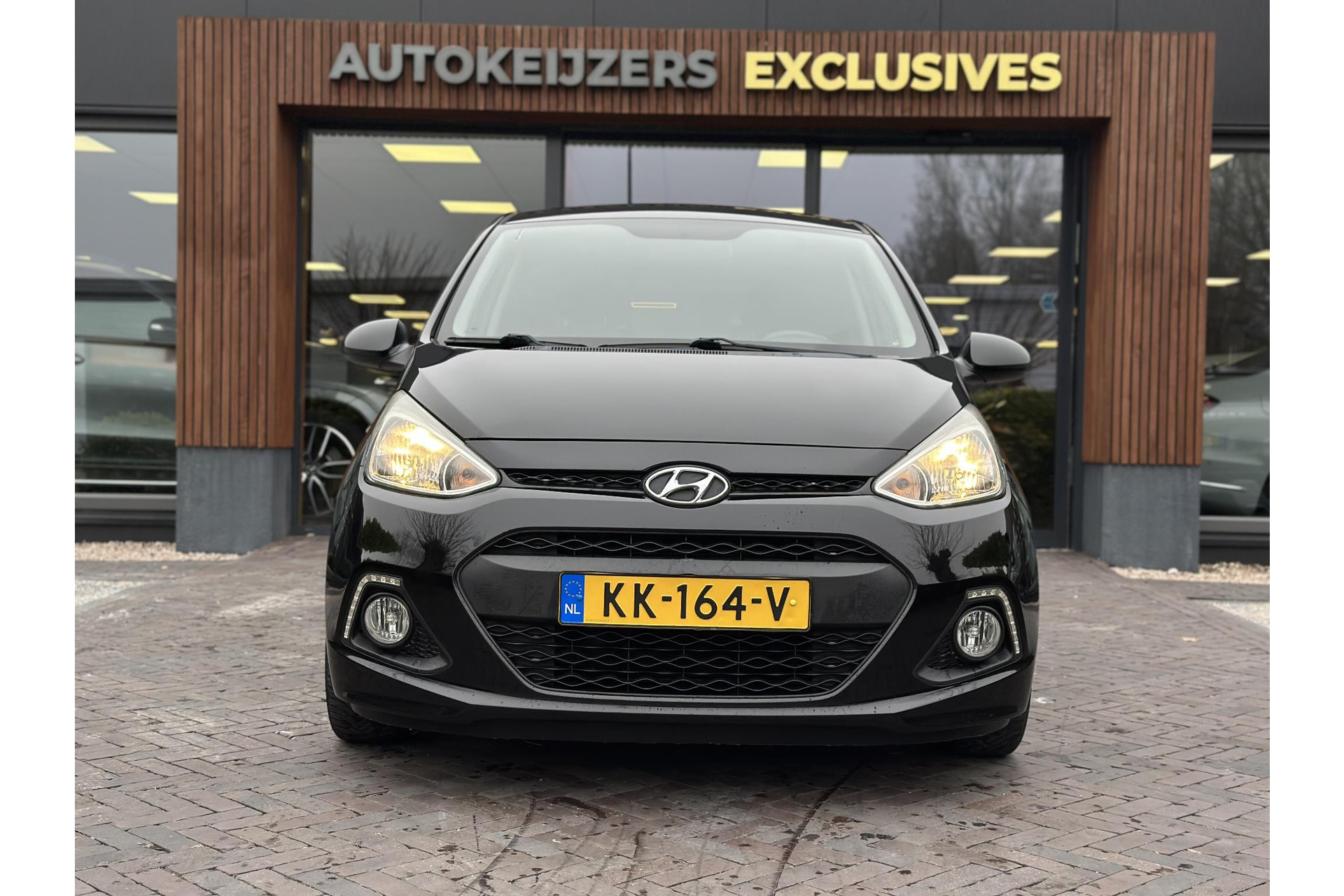Hyundai i10 1.0i i-Motion Go! 2016 2016 Phantom Black (X5B) 3