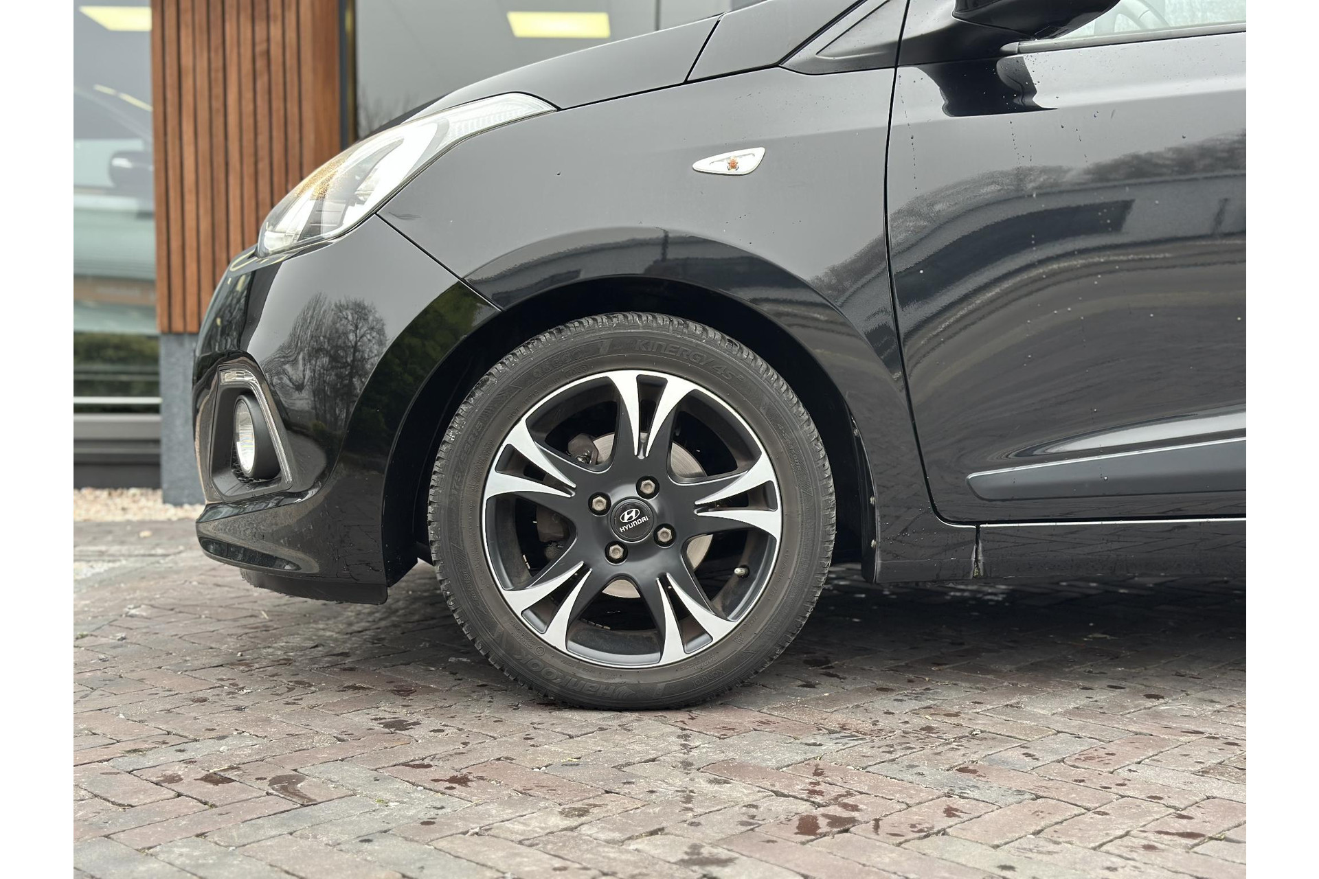 Hyundai i10 1.0i i-Motion Go! 2016 2016 Phantom Black (X5B) 5