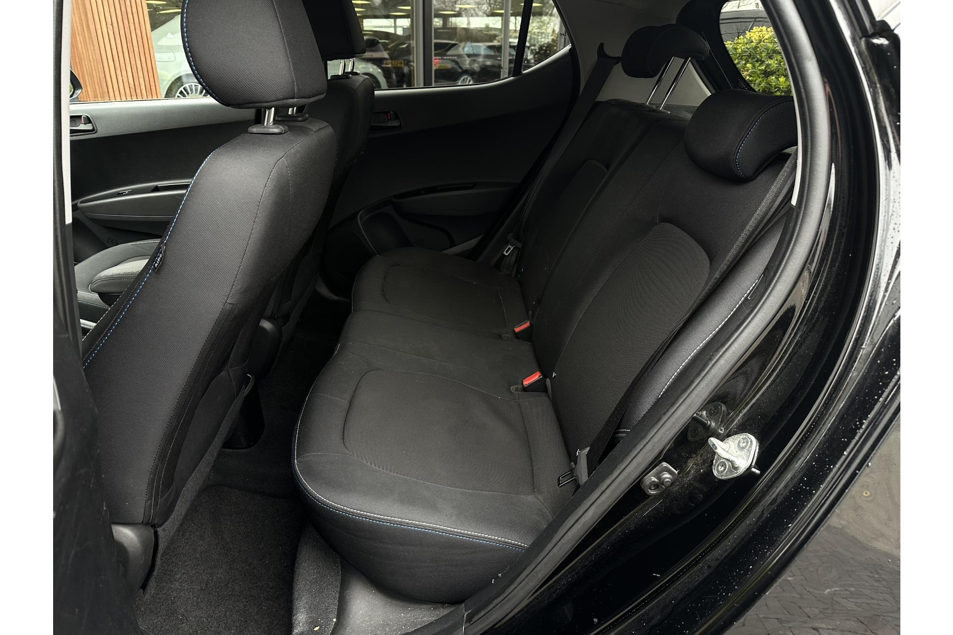 Hyundai i10 1.0i i-Motion Go! 2016 2016 Phantom Black (X5B) 6