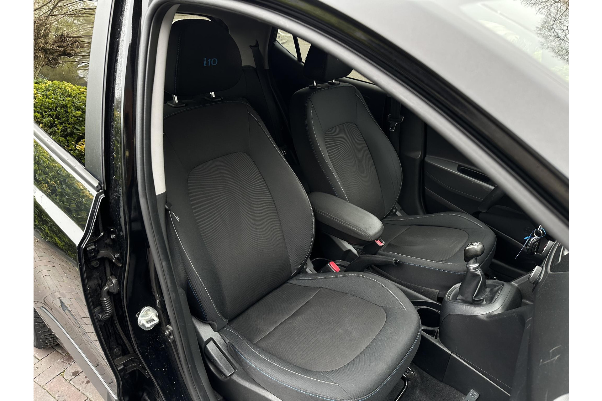 Hyundai i10 1.0i i-Motion Go! 2016 2016 Phantom Black (X5B) 9