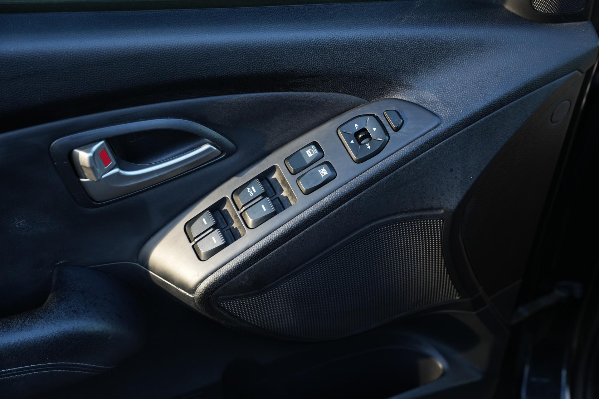 Hyundai ix35 2.0i i-Catcher 2010 Black Pearl (1K) 13