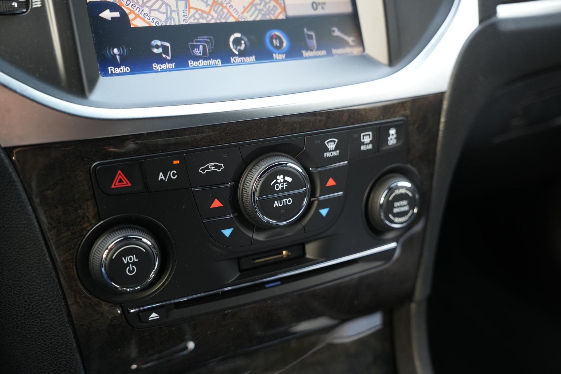 Lancia Thema 3.6 V6 Platinum 2013  36