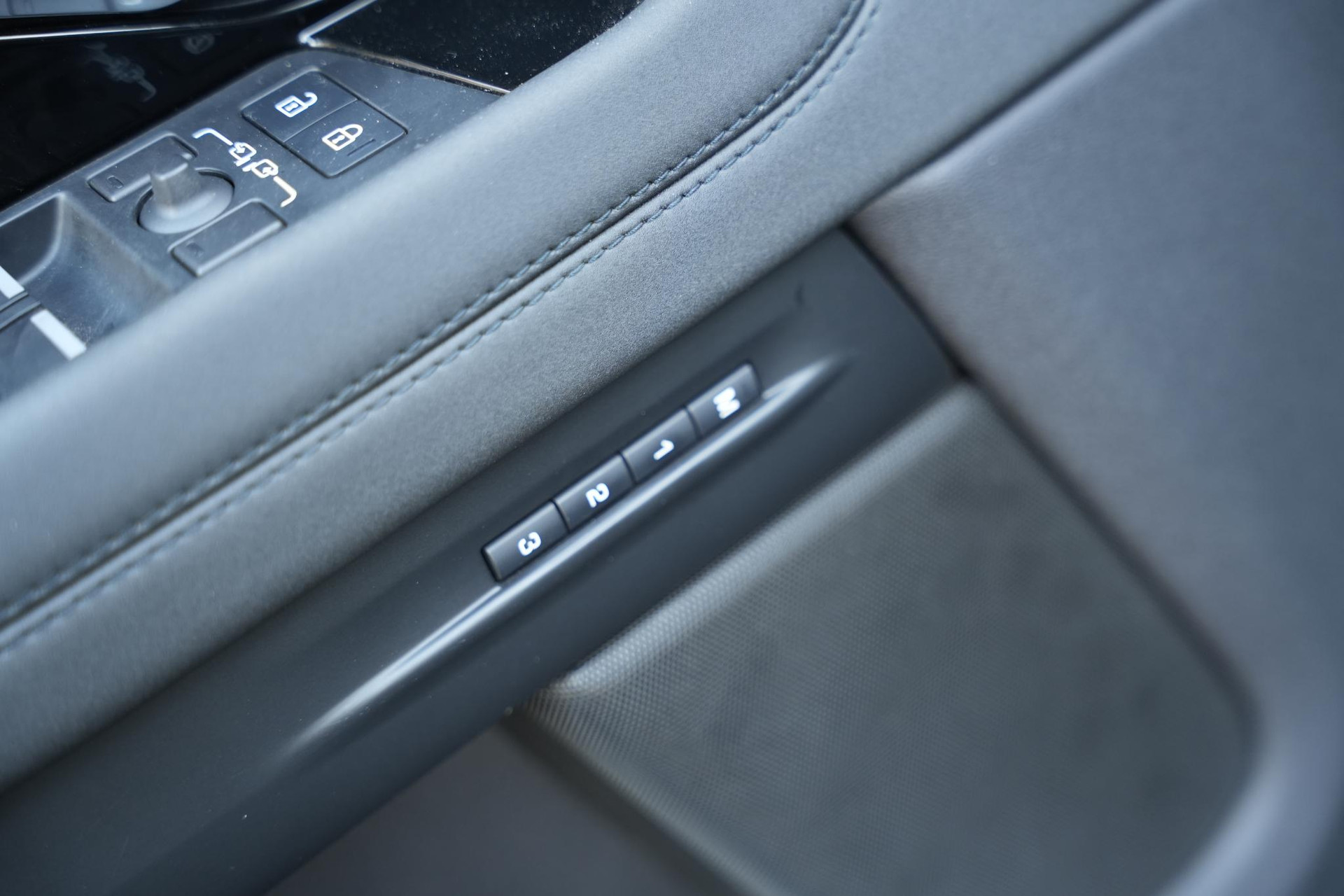 Land Rover Range Rover Evoque 1.5 P300e AWD R-Dynamic SE 2022 Eiger grey-JBC2409 (1DF) 18