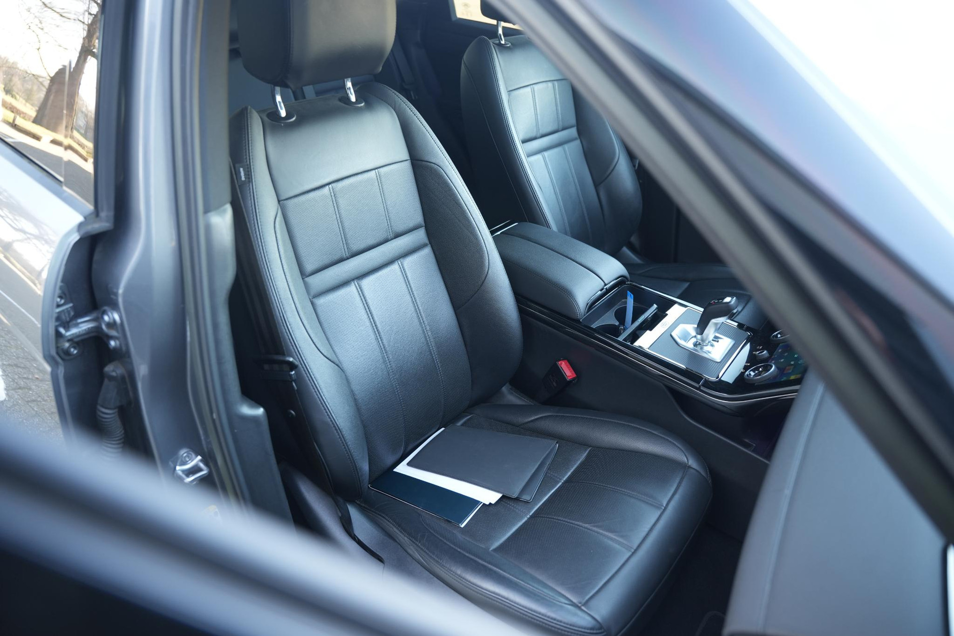 Land Rover Range Rover Evoque 1.5 P300e AWD R-Dynamic SE 2022 Eiger grey-JBC2409 (1DF) 24