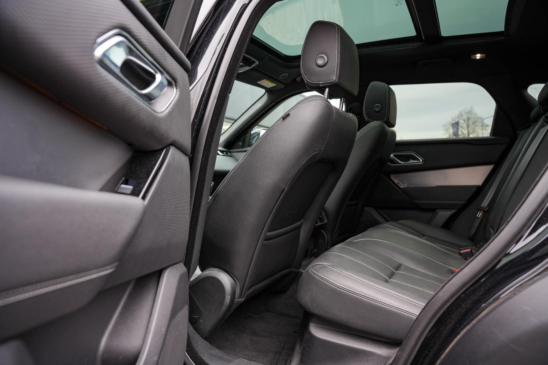 Land Rover Range Rover Velar 2.0 P400e Edition 2023 Exterior Paint - Santorini Black (1AG) 10