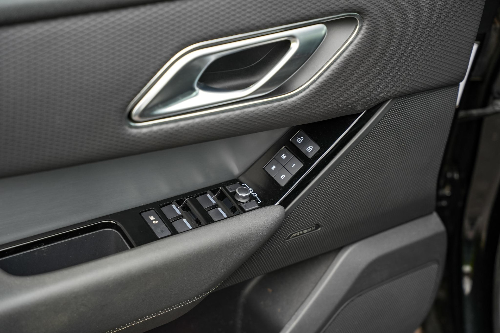 Land Rover Range Rover Velar 2.0 P400e Edition 2023 Exterior Paint - Santorini Black (1AG) 14