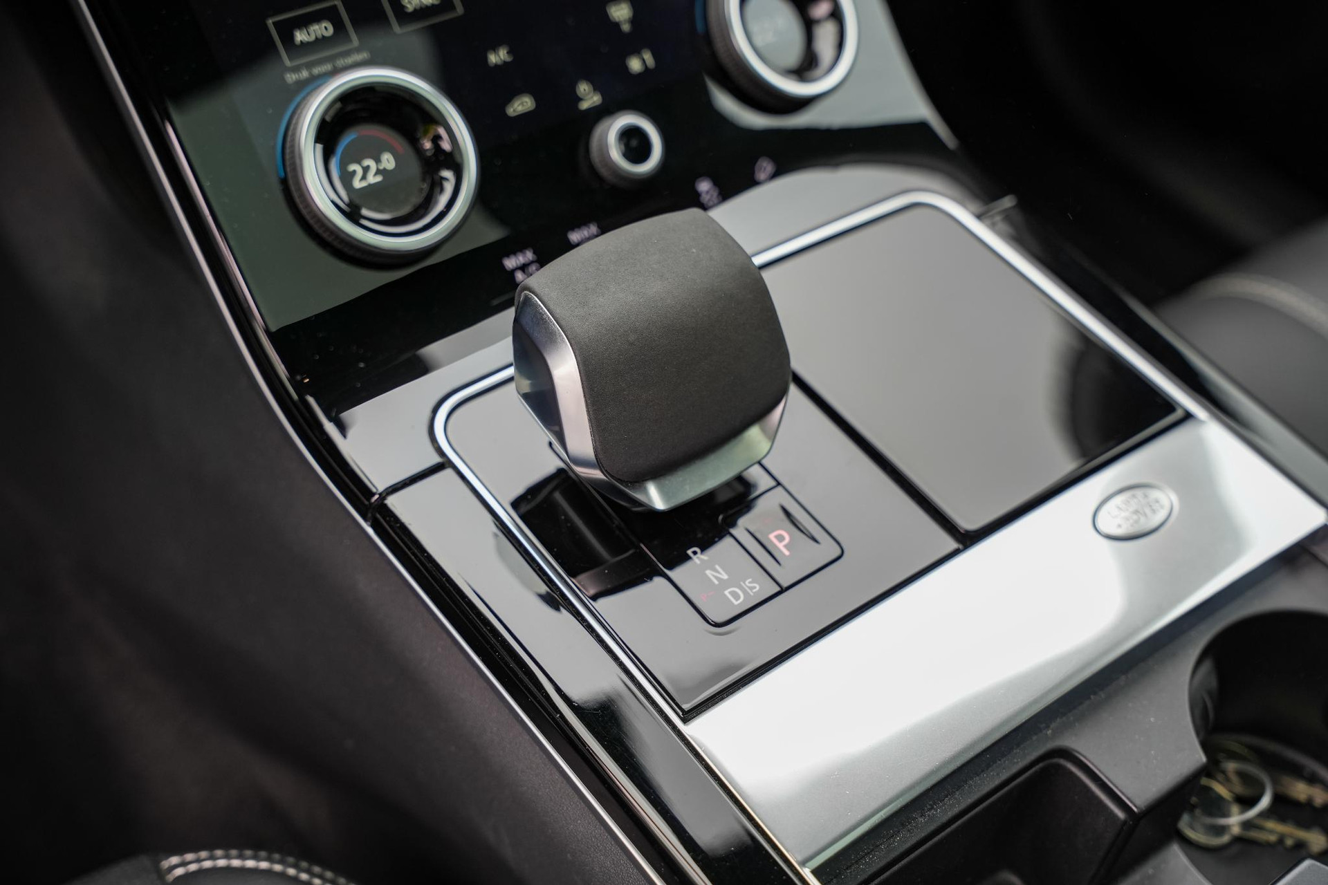 Land Rover Range Rover Velar 2.0 P400e Edition 2023 Exterior Paint - Santorini Black (1AG) 15