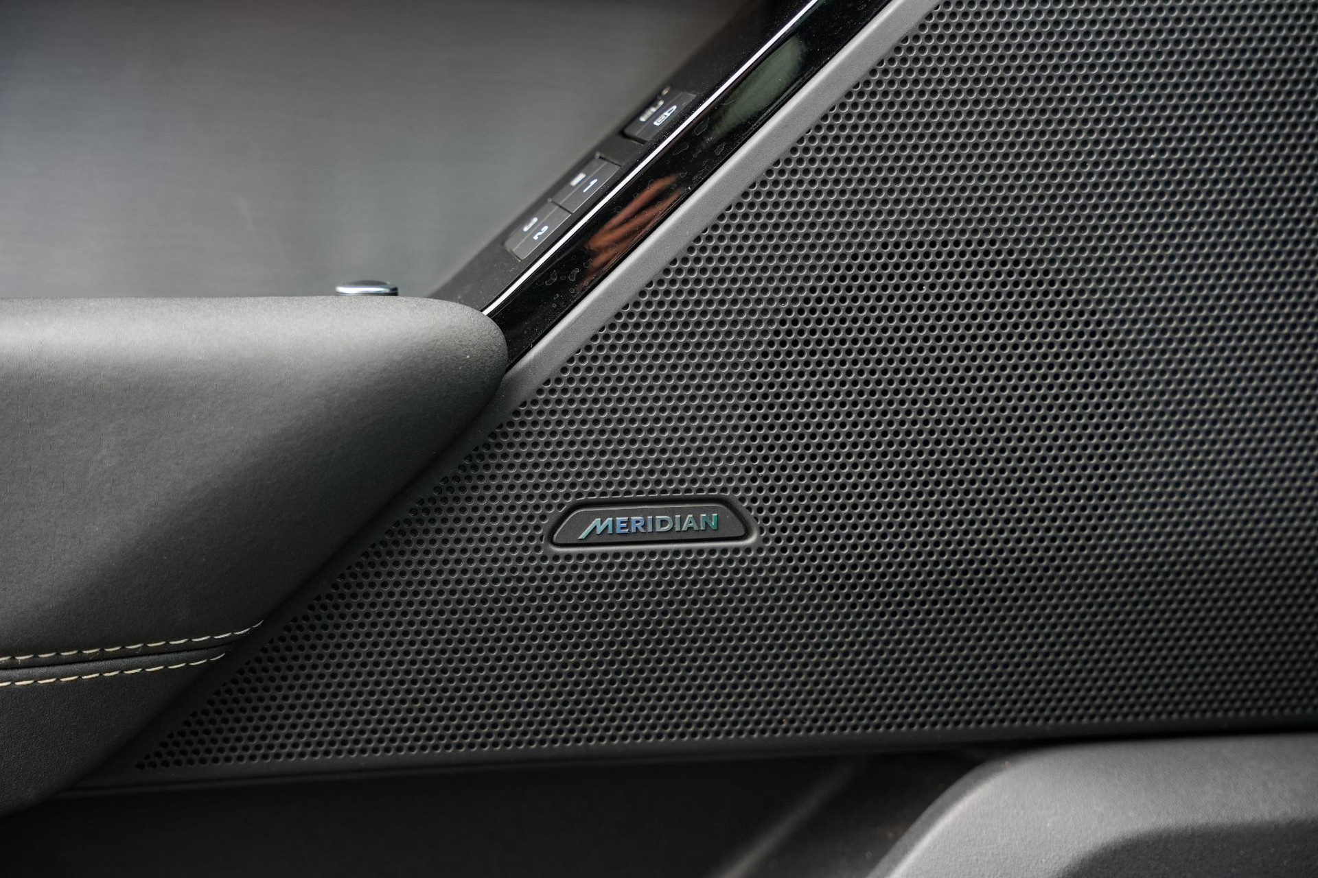 Land Rover Range Rover Velar 2.0 P400e Edition 2023 Exterior Paint - Santorini Black (1AG) 22