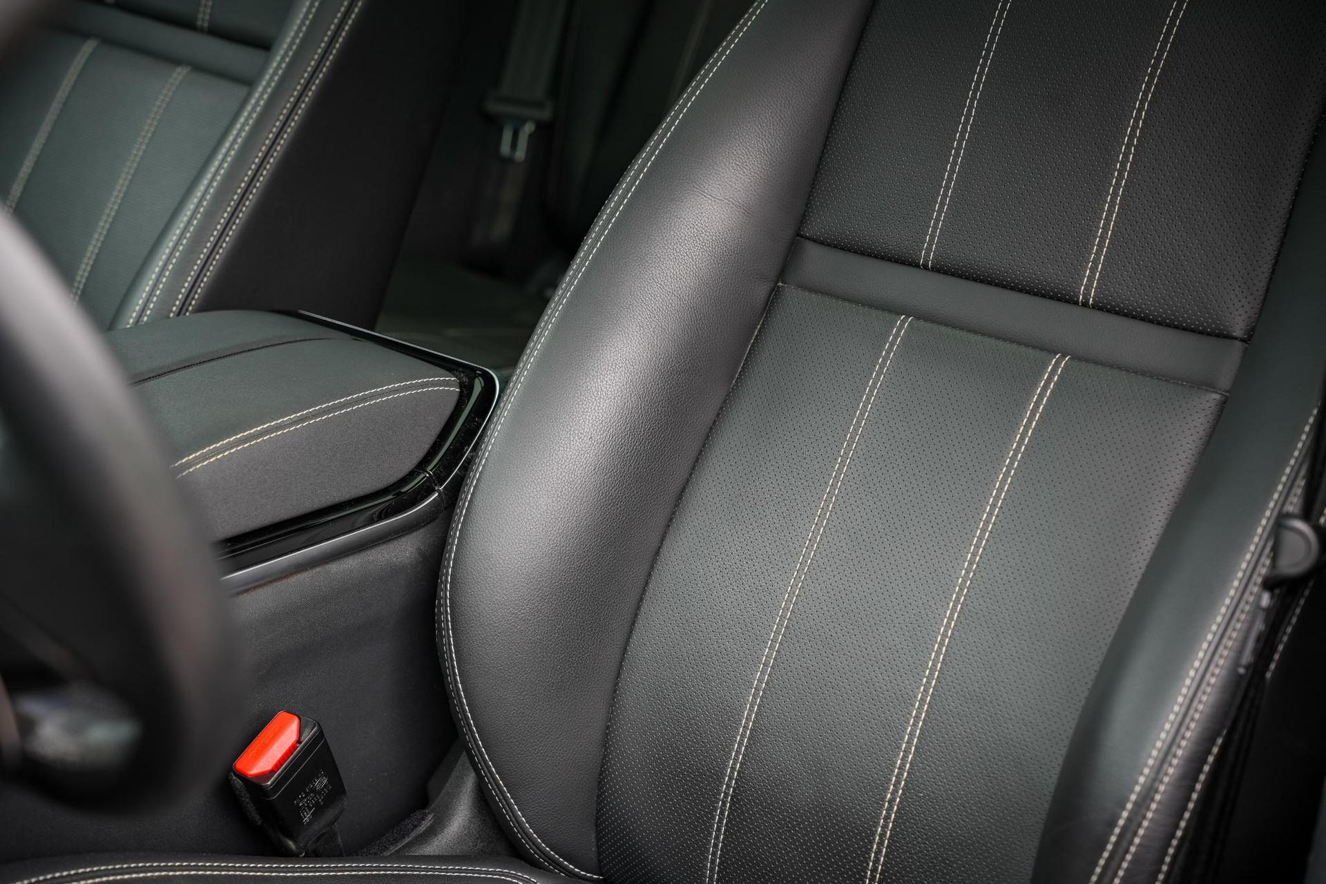 Land Rover Range Rover Velar 2.0 P400e Edition 2023 Exterior Paint - Santorini Black (1AG) 24