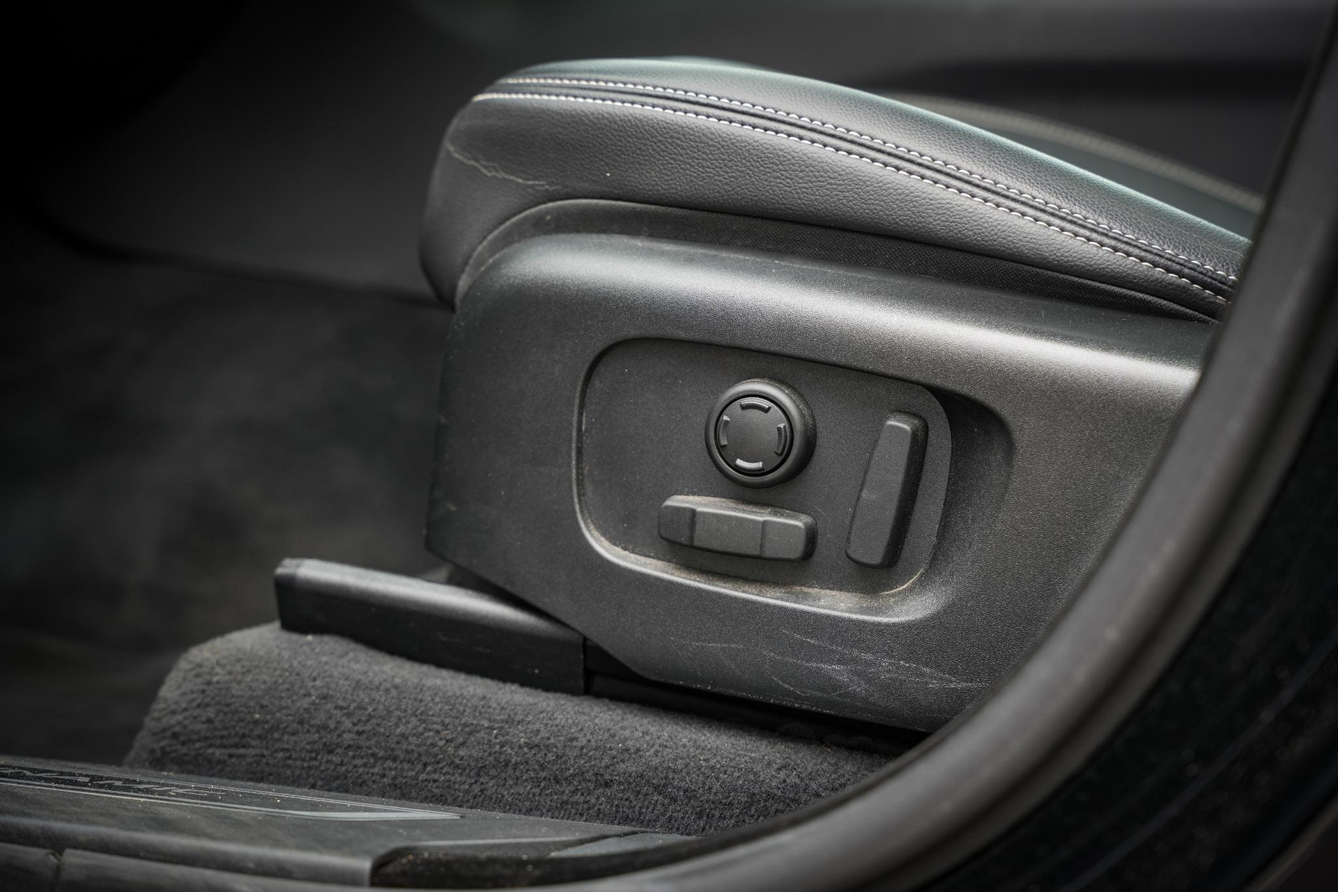 Land Rover Range Rover Velar 2.0 P400e Edition 2023 Exterior Paint - Santorini Black (1AG) 25