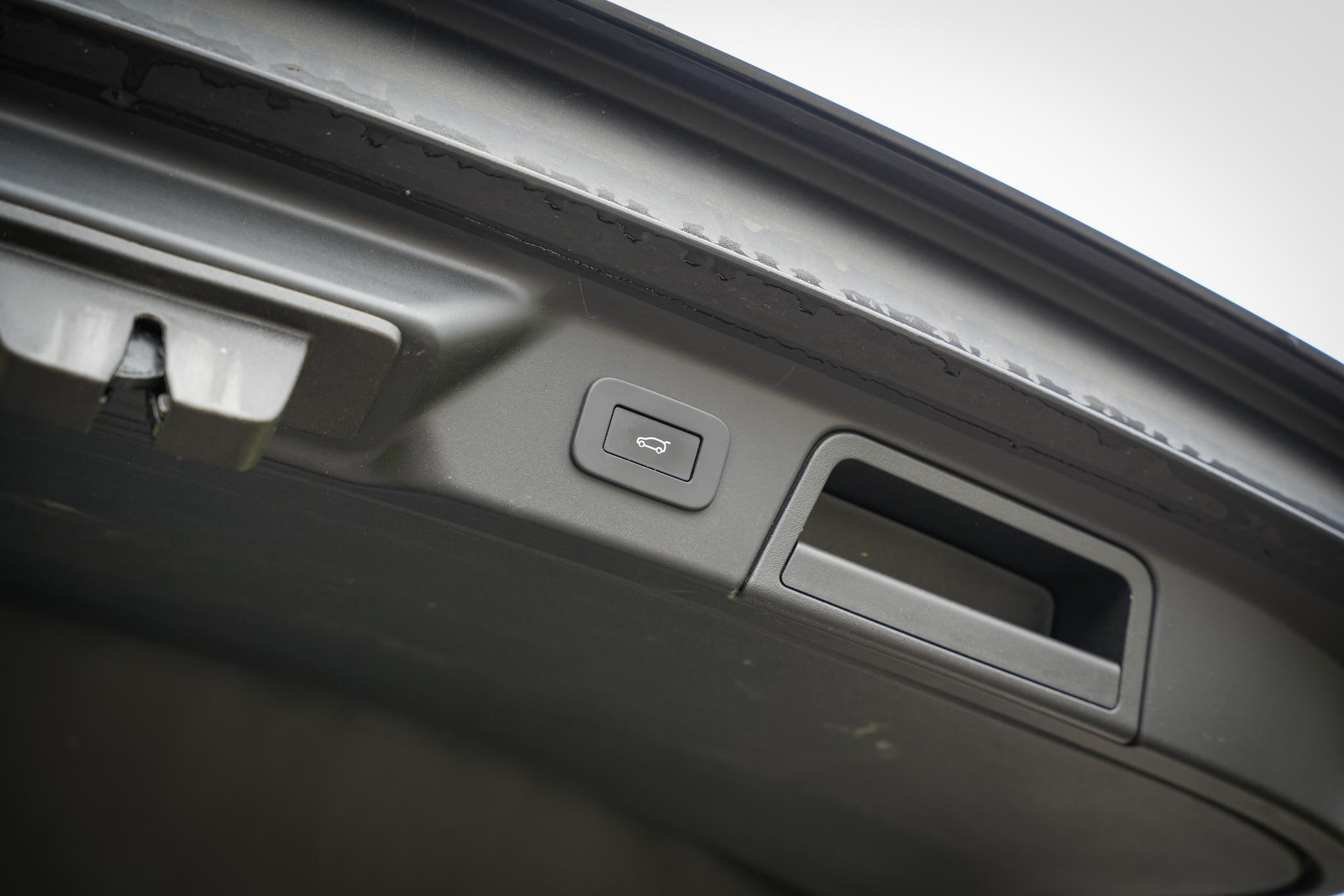 Land Rover Range Rover Velar 2.0 P400e Edition 2023 Exterior Paint - Santorini Black (1AG) 27