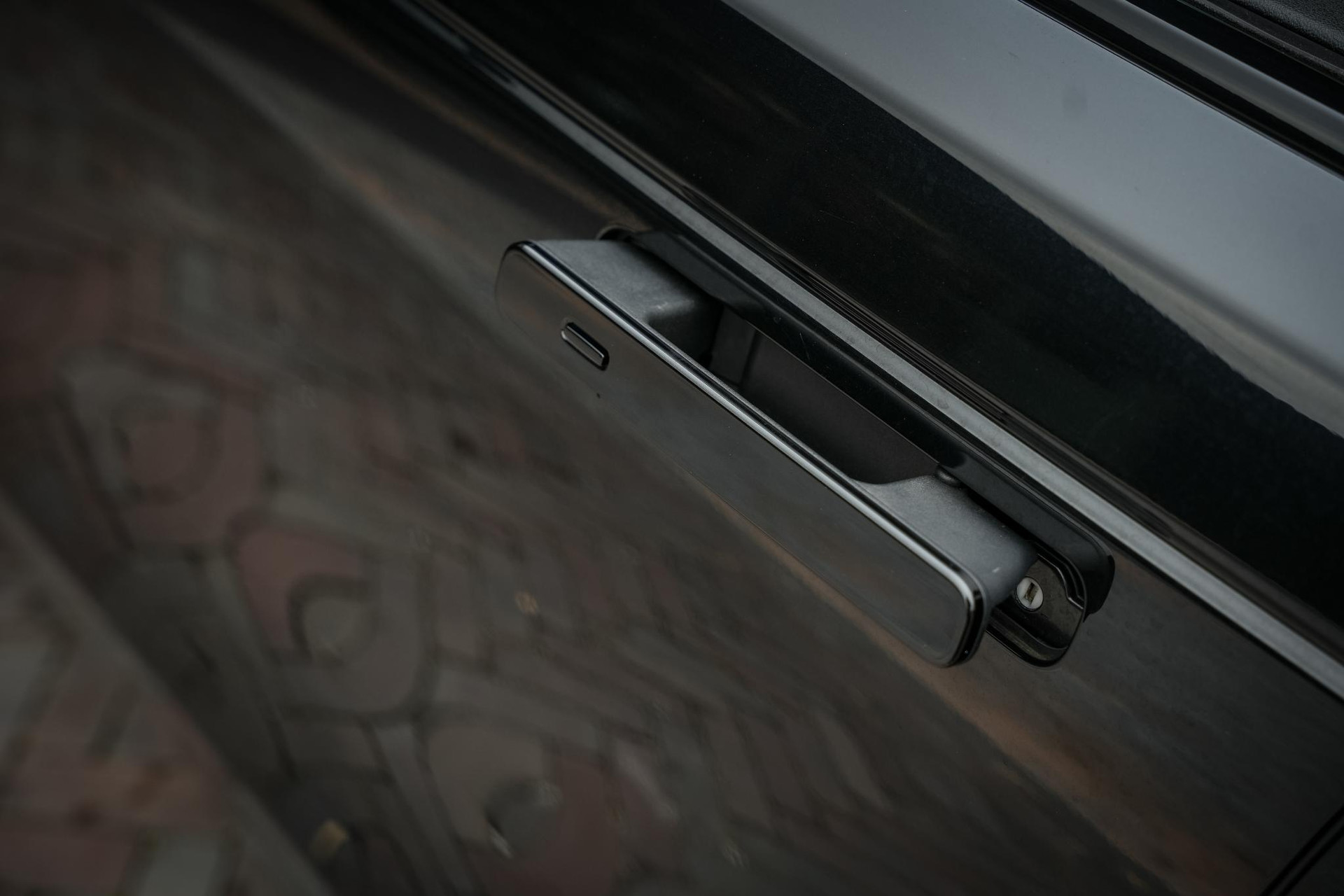 Land Rover Range Rover Velar 2.0 P400e Edition 2023 Exterior Paint - Santorini Black (1AG) 28