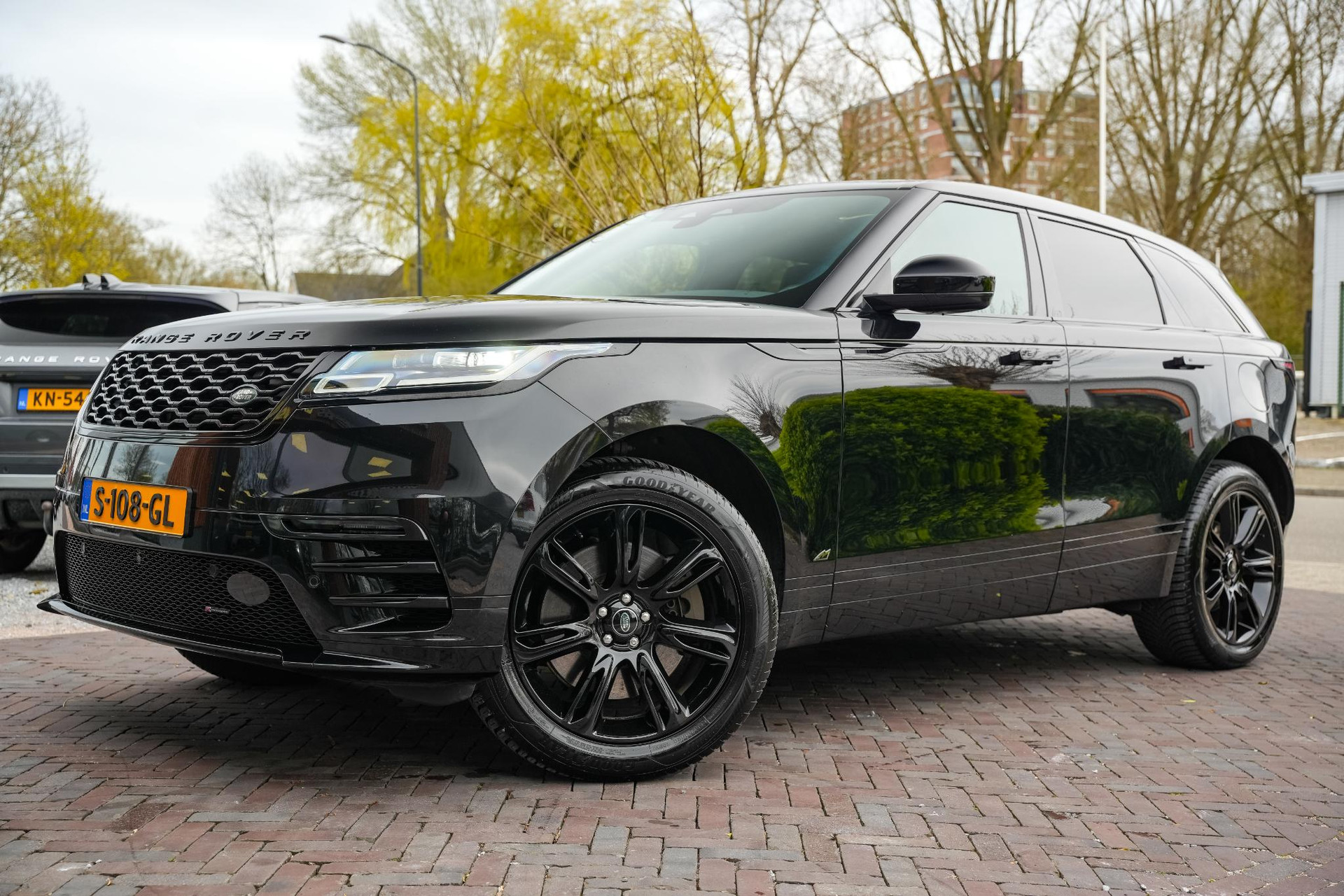 Land Rover Range Rover Velar 2.0 P400e Edition 2023 Exterior Paint - Santorini Black (1AG) 30