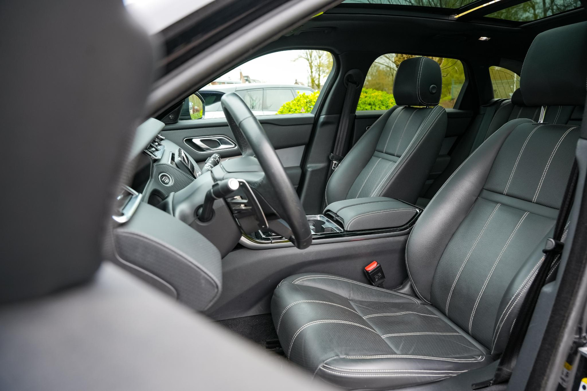 Land Rover Range Rover Velar 2.0 P400e Edition 2023 Exterior Paint - Santorini Black (1AG) 8