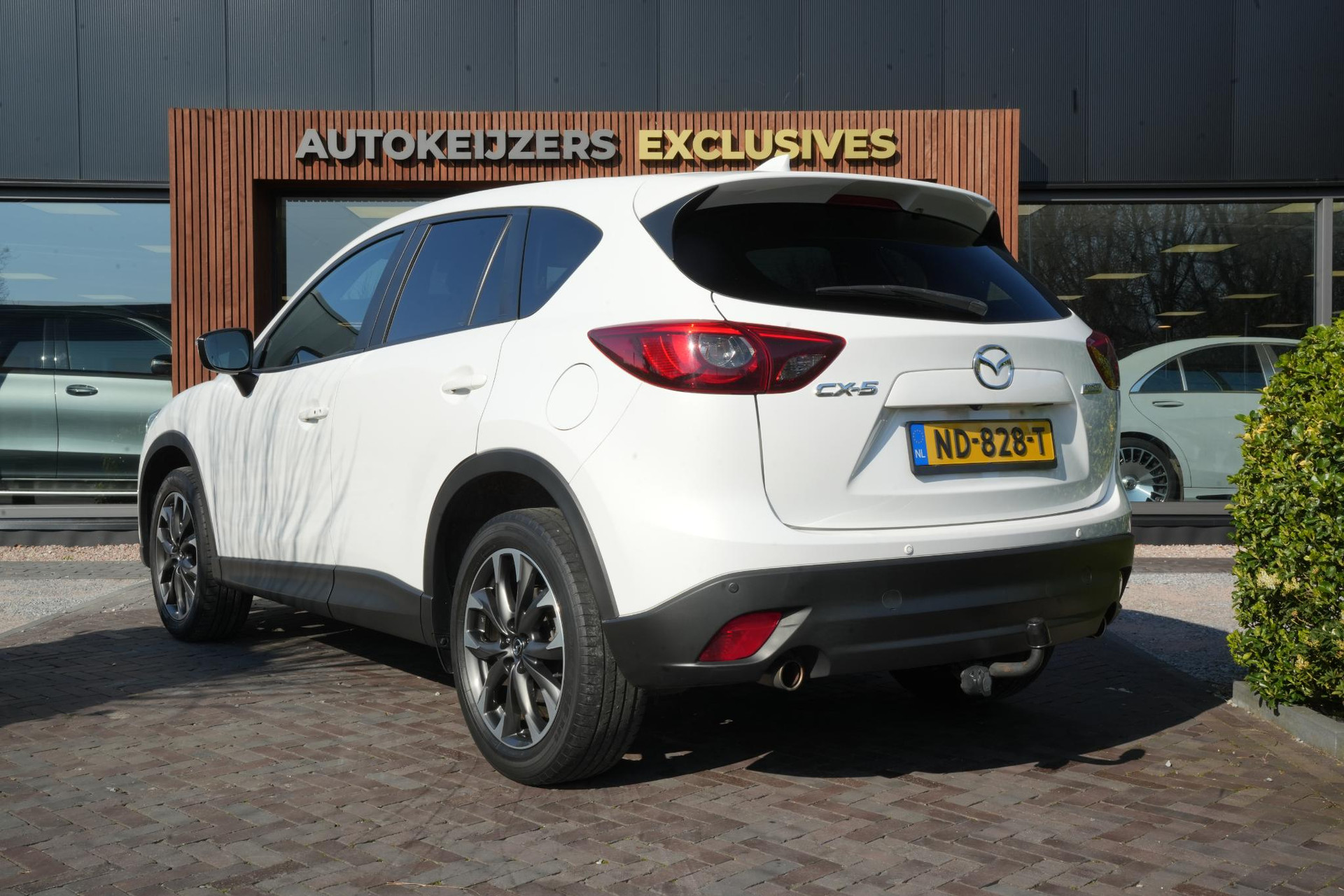 Mazda CX-5 2.0 SkyActiv-G 165 GT-M Line 2WD 2017 Crystal white pearl 8