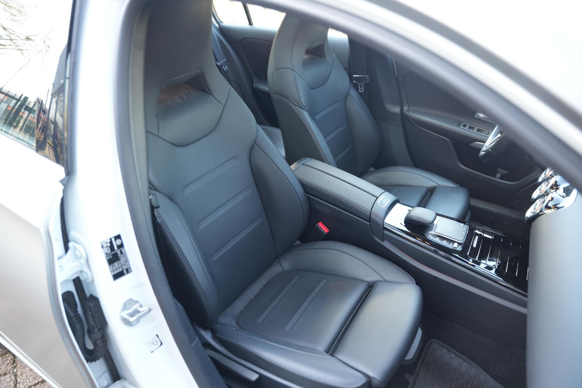 Mercedes-Benz A-Klasse 250 e Premium Plus 2020 DIGITAL WHITE - METALLIC FINISH (144U) 17