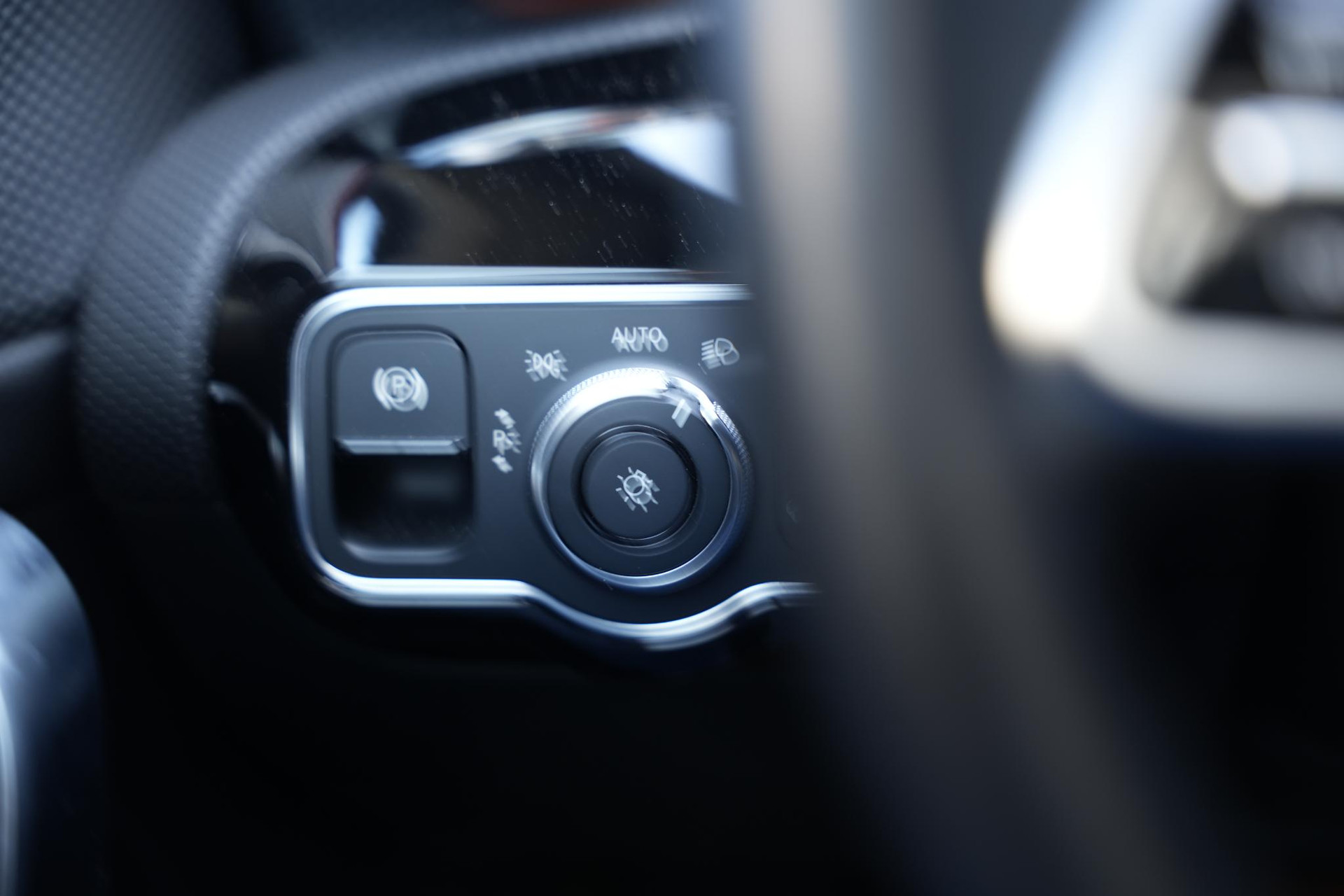 Mercedes-Benz A-Klasse 250 e Premium Plus 2020 DIGITAL WHITE - METALLIC FINISH (144U) 28