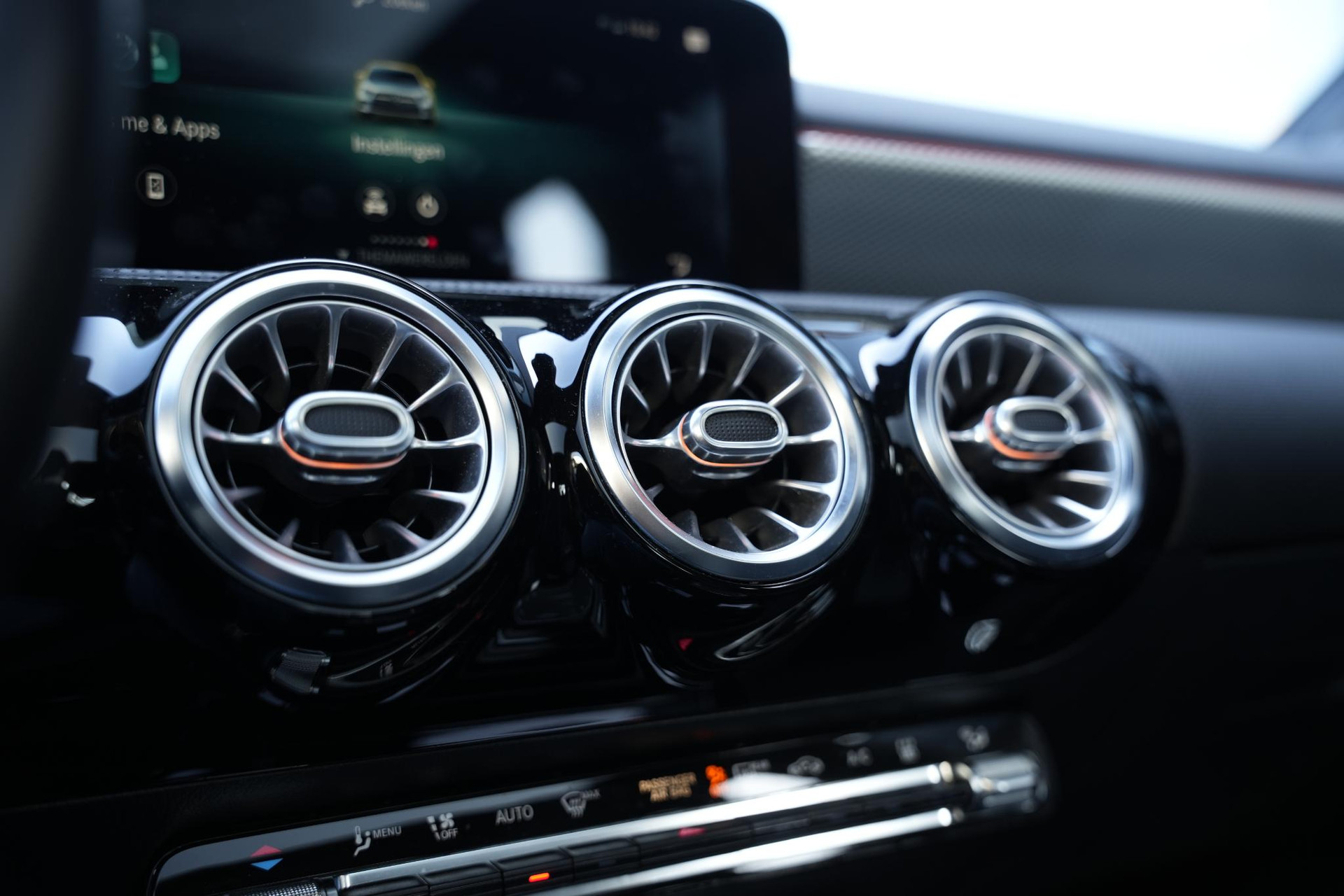 Mercedes-Benz A-Klasse 250 e Premium Plus 2020 DIGITAL WHITE - METALLIC FINISH (144U) 31