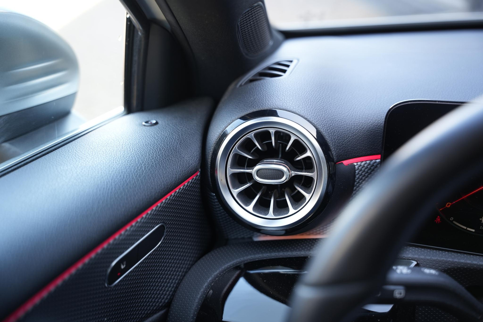 Mercedes-Benz A-Klasse 250 e Premium Plus 2020 DIGITAL WHITE - METALLIC FINISH (144U) 34