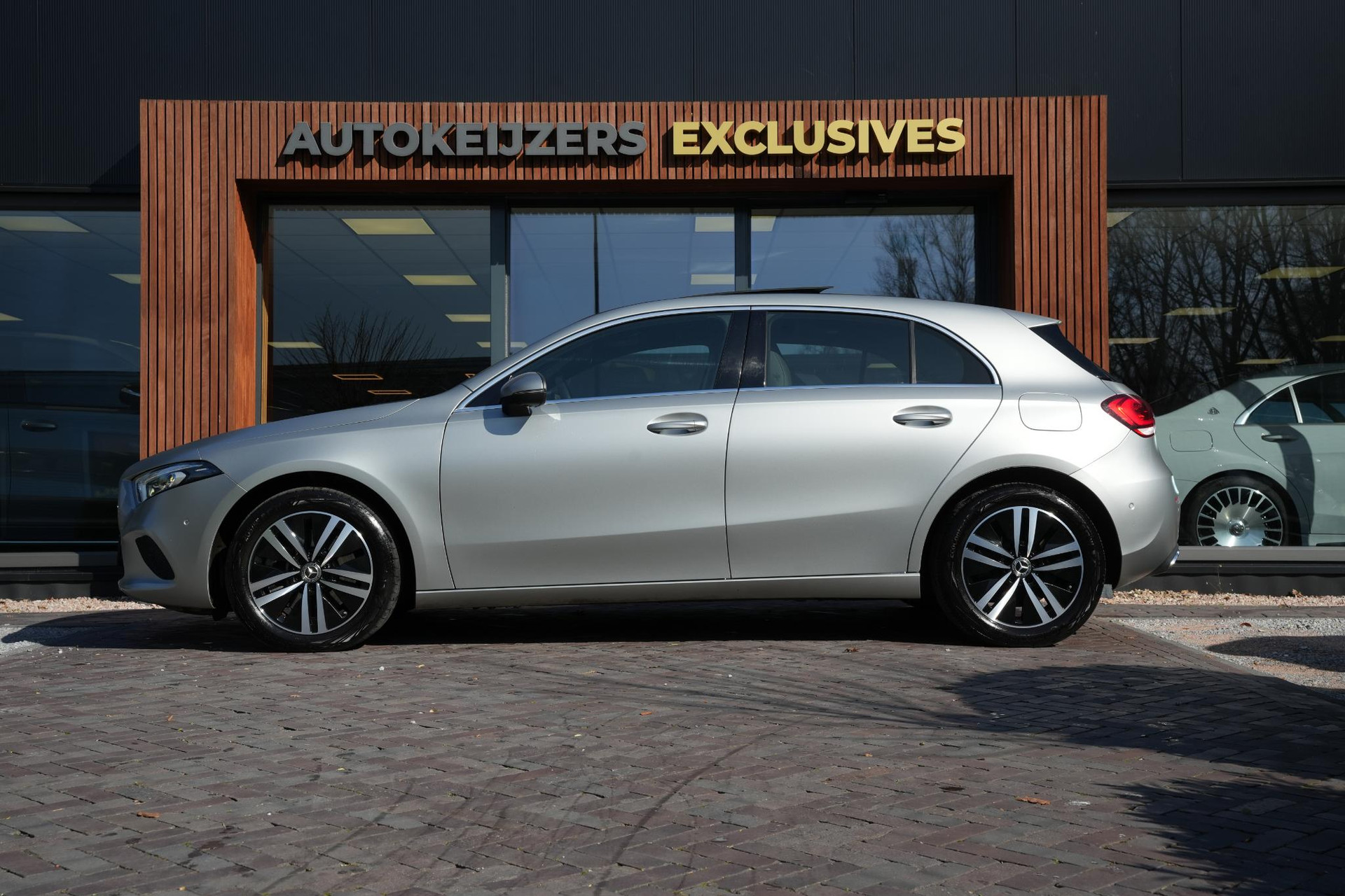 Mercedes-Benz A-Klasse 250 e Premium Plus 2020 DIGITAL WHITE - METALLIC FINISH (144U) 5