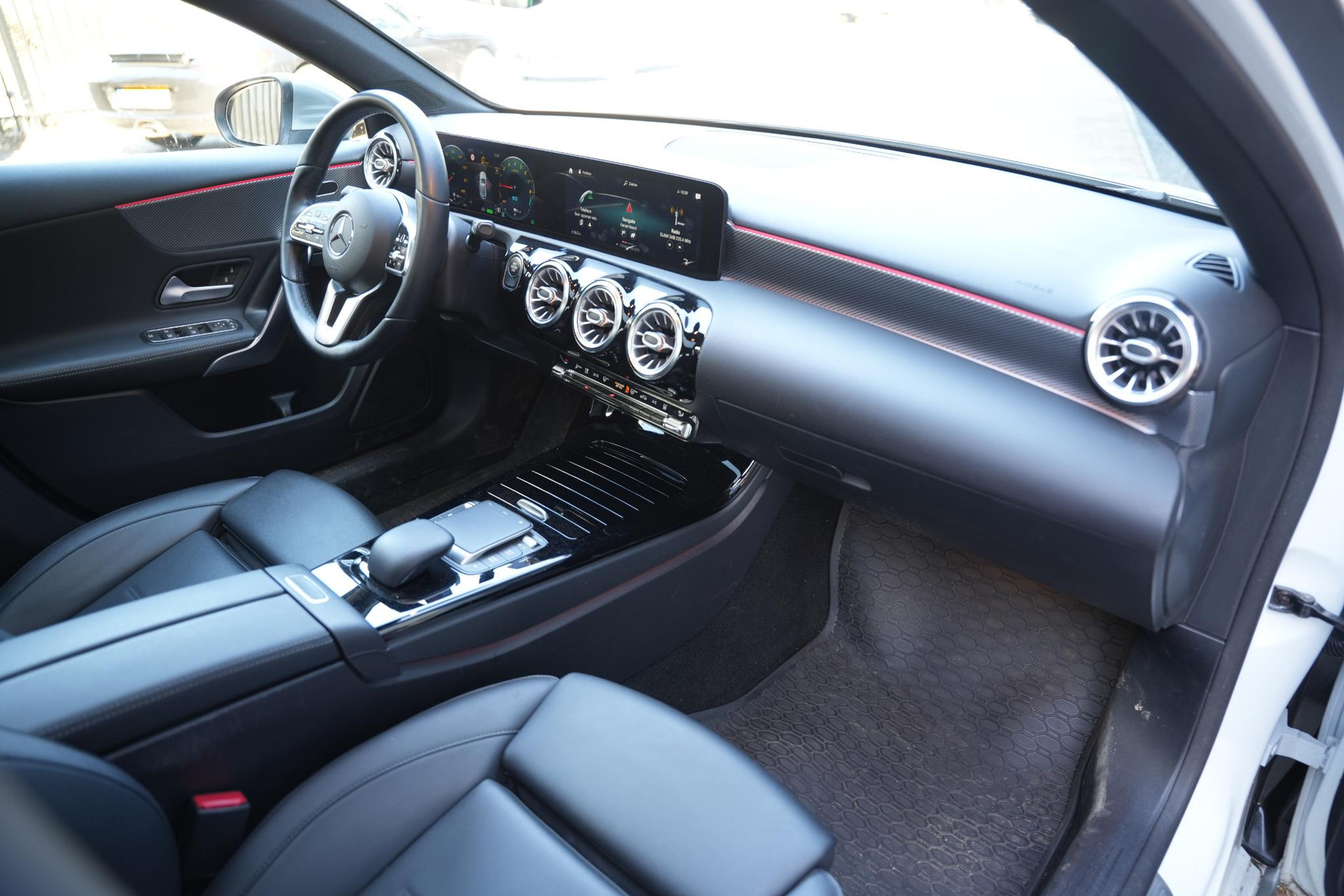 Mercedes-Benz A-Klasse 250 e Premium Plus 2020 DIGITAL WHITE - METALLIC FINISH (144U) 6